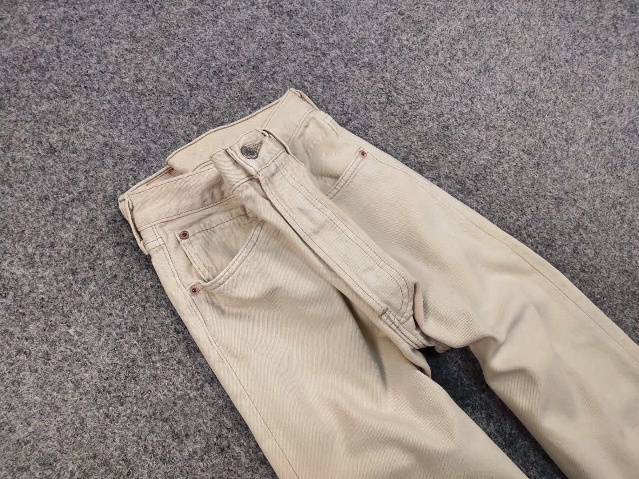Levi's Vintage 90's levis 501 Beige faded Denim Jeans made in usa Size US 31 - 10 Thumbnail
