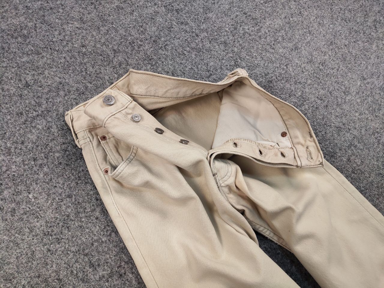 Levi's Vintage 90's levis 501 Beige faded Denim Jeans made in usa Size US 31 - 11 Thumbnail
