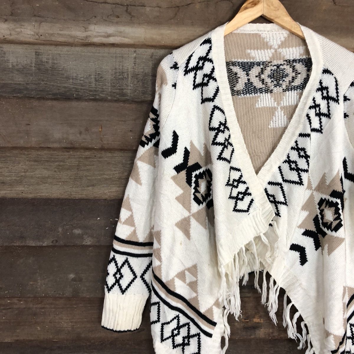 Japanese Brand DL Anap Cream Knit Cloaks Capes navajo design #5636 Size US M / EU 48-50 / 2 - 7 Thumbnail