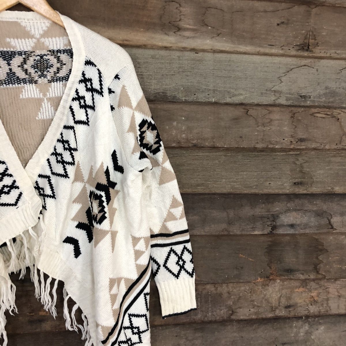 Japanese Brand DL Anap Cream Knit Cloaks Capes navajo design #5636 Size US M / EU 48-50 / 2 - 5 Thumbnail
