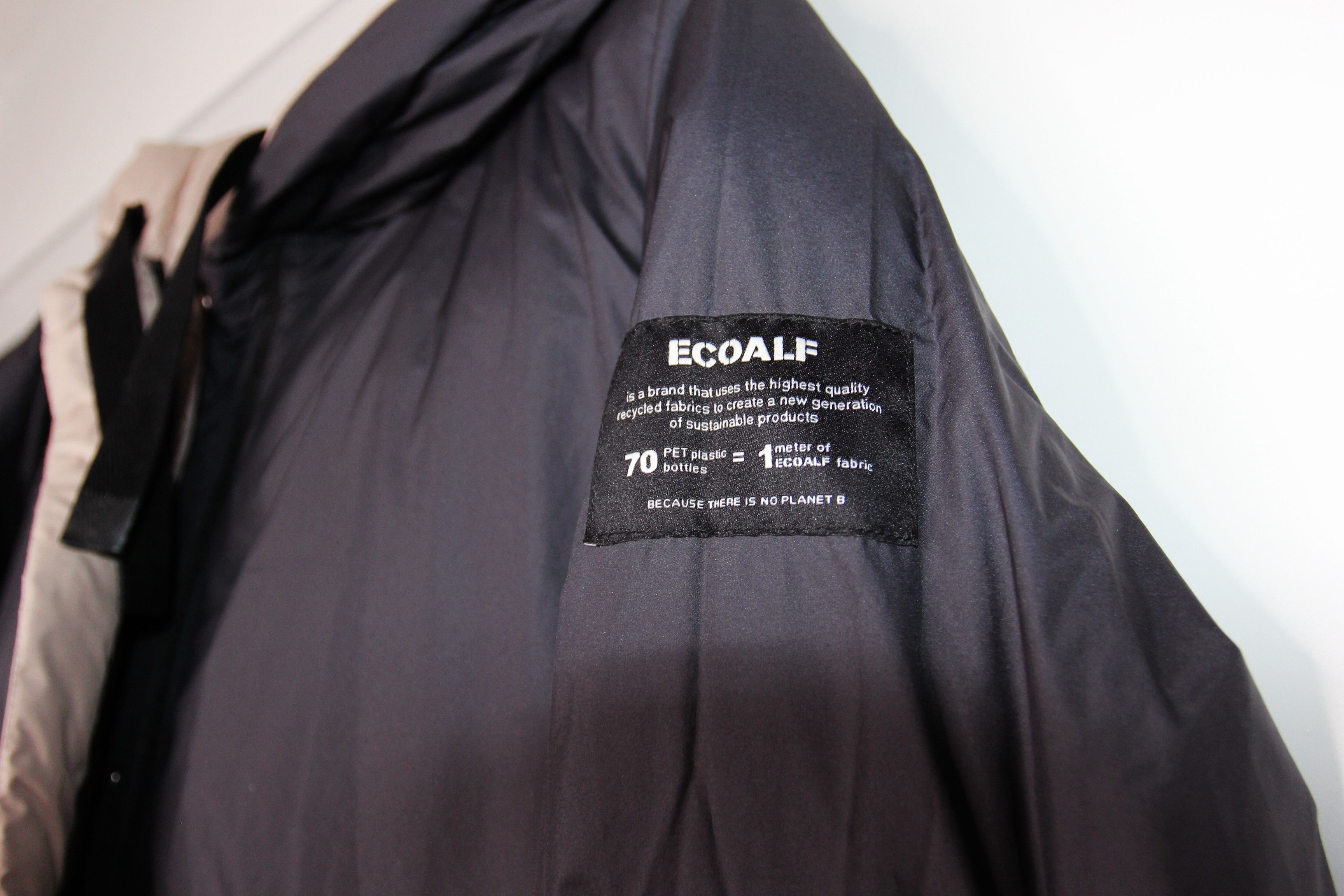 ECOALF BNWT AW21 ECOALF NOIRALF REVERSIBLE PUFFER COAT S Size US S / EU 44-46 / 1 - 6 Thumbnail