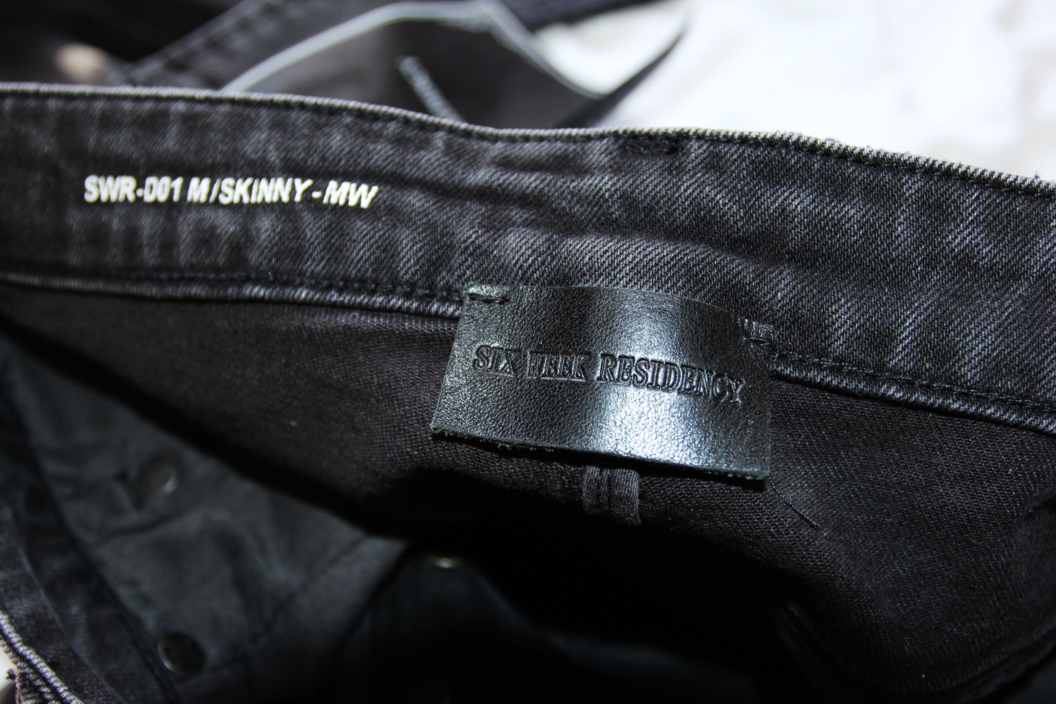 Other BNWT AW20 SIX WEEK RESIDENCY DISTRESSED FADED JEANS 30 Size US 30 / EU 46 - 9 Thumbnail
