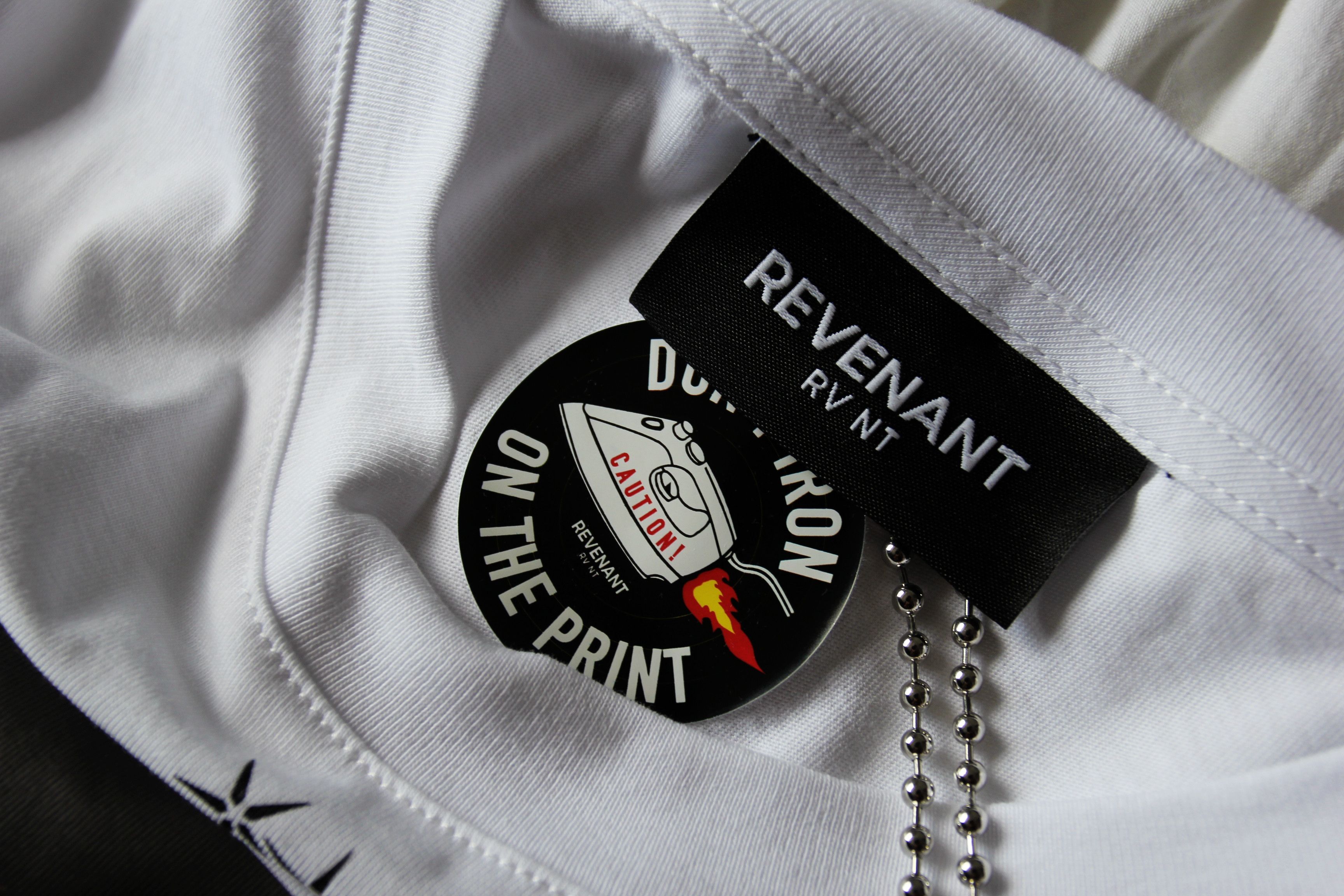 Other BNWT AW21 REVENANT RVNT "CONFASHION" TSHIRT L Size US L / EU 52-54 / 3 - 10 Thumbnail