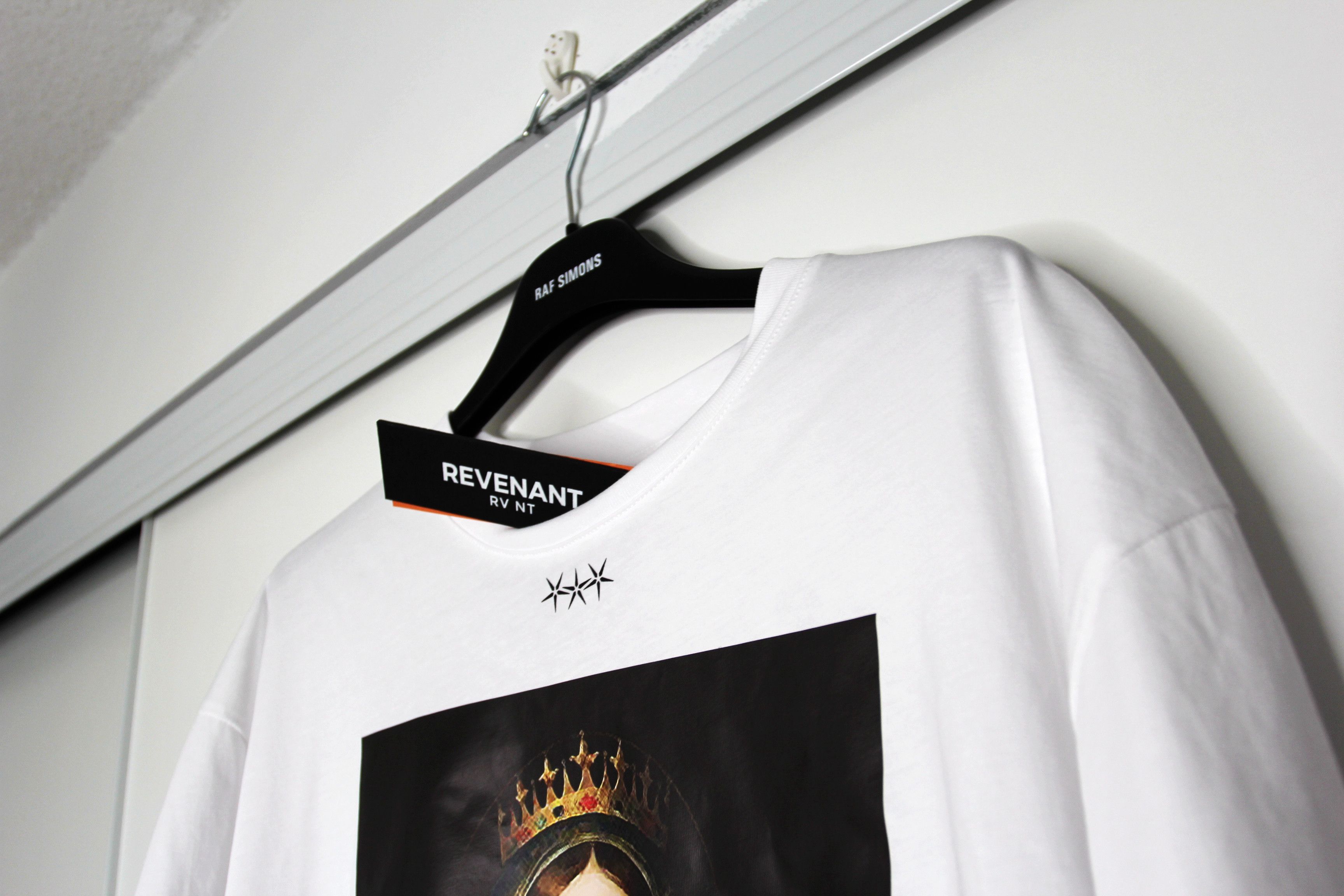 Other BNWT AW21 REVENANT RVNT "CONFASHION" TSHIRT L Size US L / EU 52-54 / 3 - 4 Thumbnail