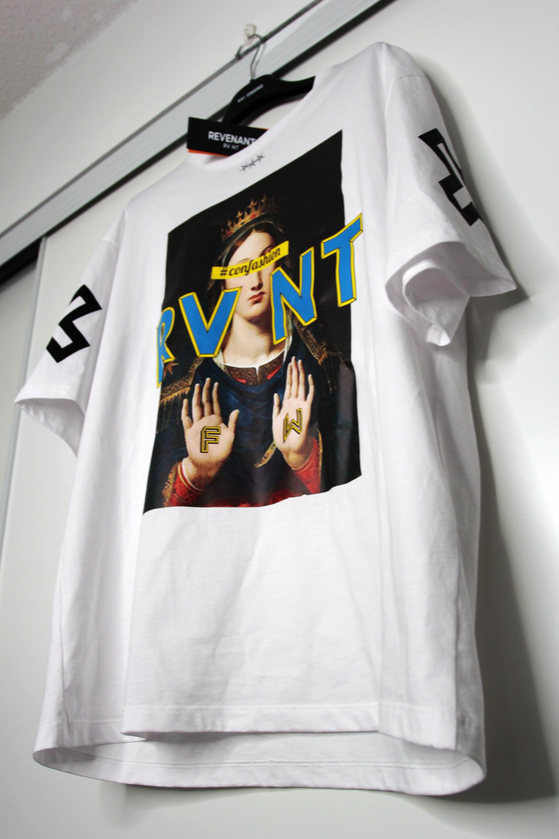 Other BNWT AW21 REVENANT RVNT "CONFASHION" TSHIRT L Size US L / EU 52-54 / 3 - 5 Thumbnail