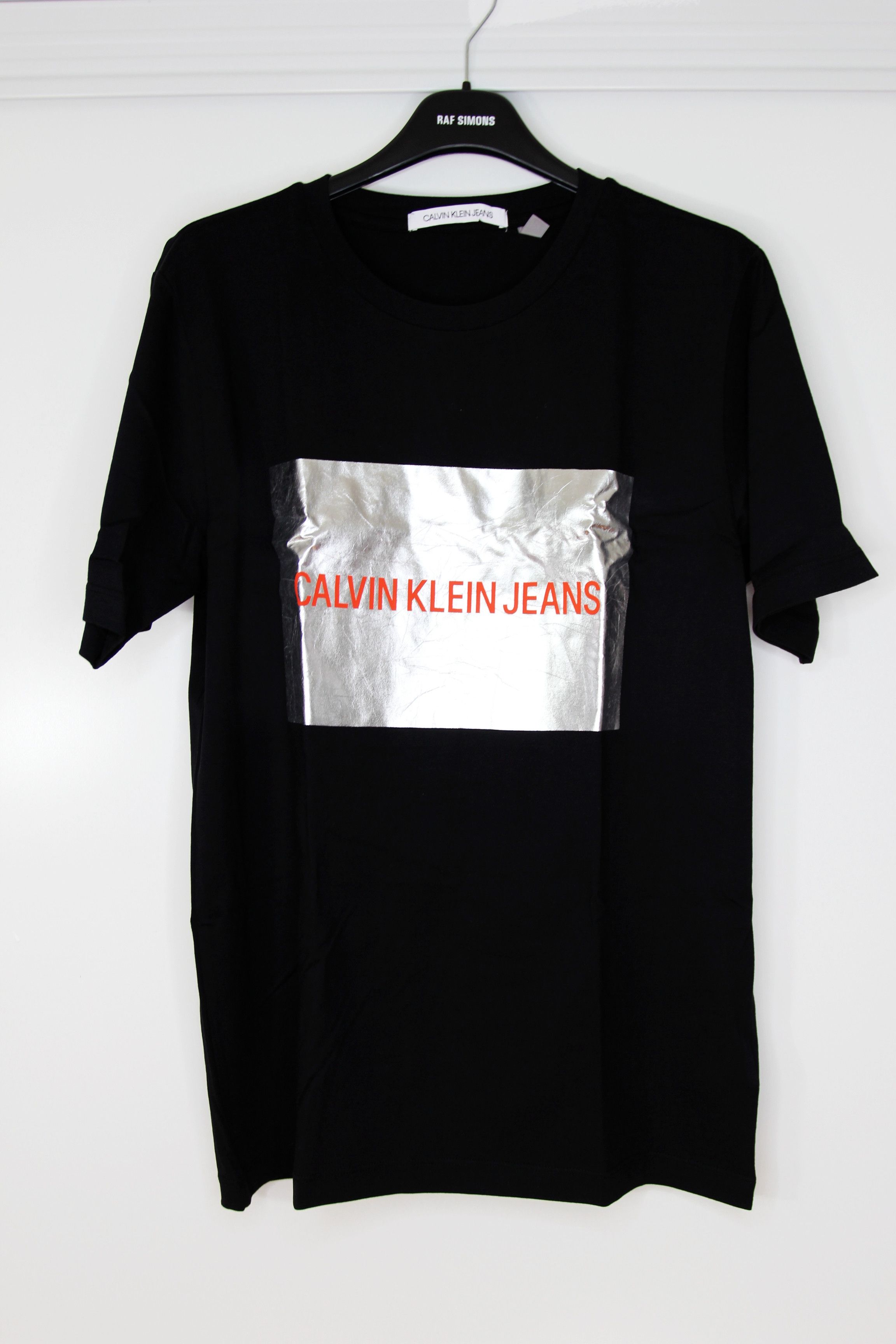 Calvin Klein BNWT SS19 CALVIN KLEIN JEANS SILVER LOGO T-SHIRT L Size US L / EU 52-54 / 3 - 2 Thumbnail