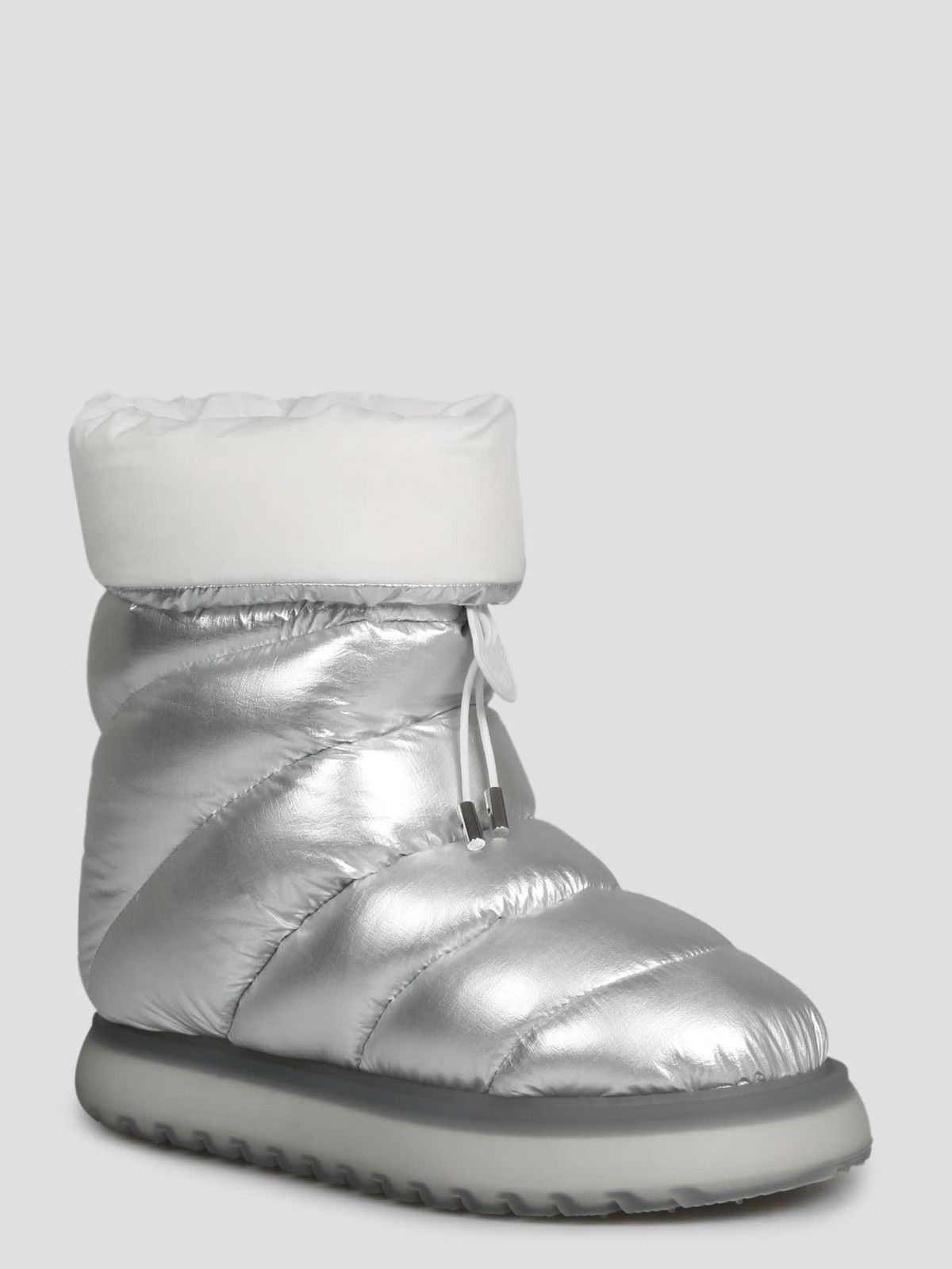 🔥$1.1K VALUE🔥 Moncler Gaia Mid Puffer Boots in Silver
