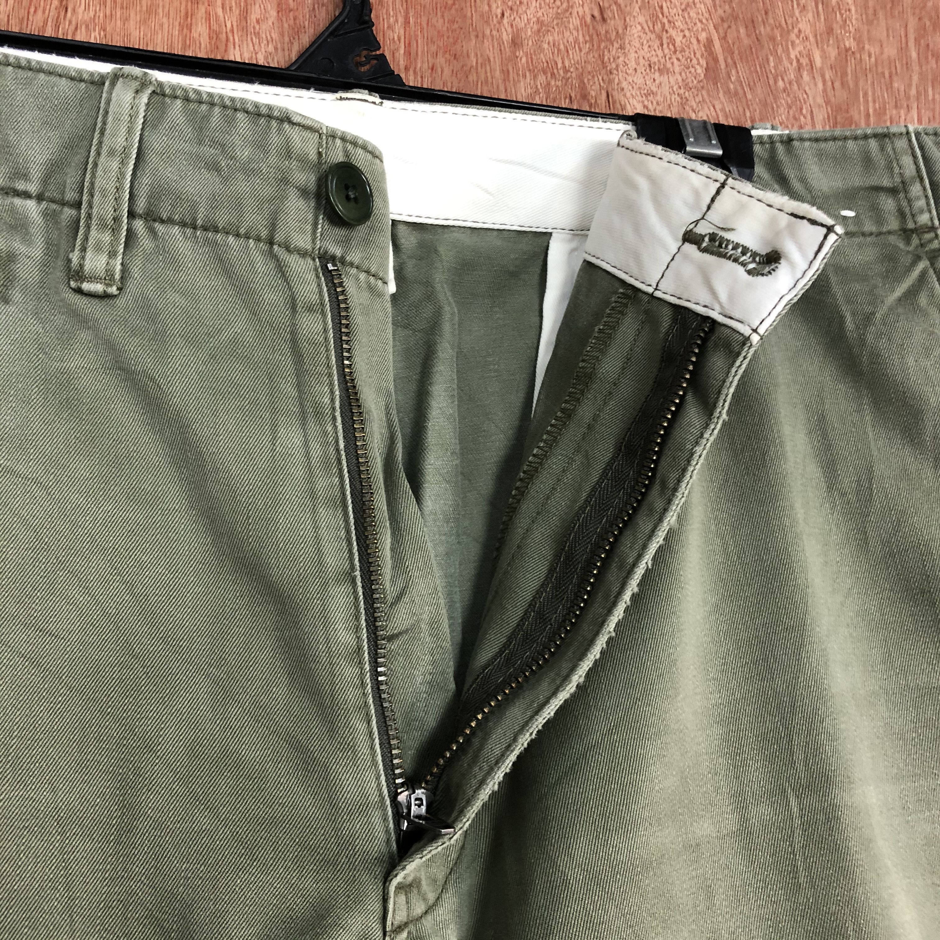 Japanese Brand × Uniqlo UNIQLO Vintage 90s Green Faded Casual Trouser Slack Pant Size US 35 - 5 Thumbnail