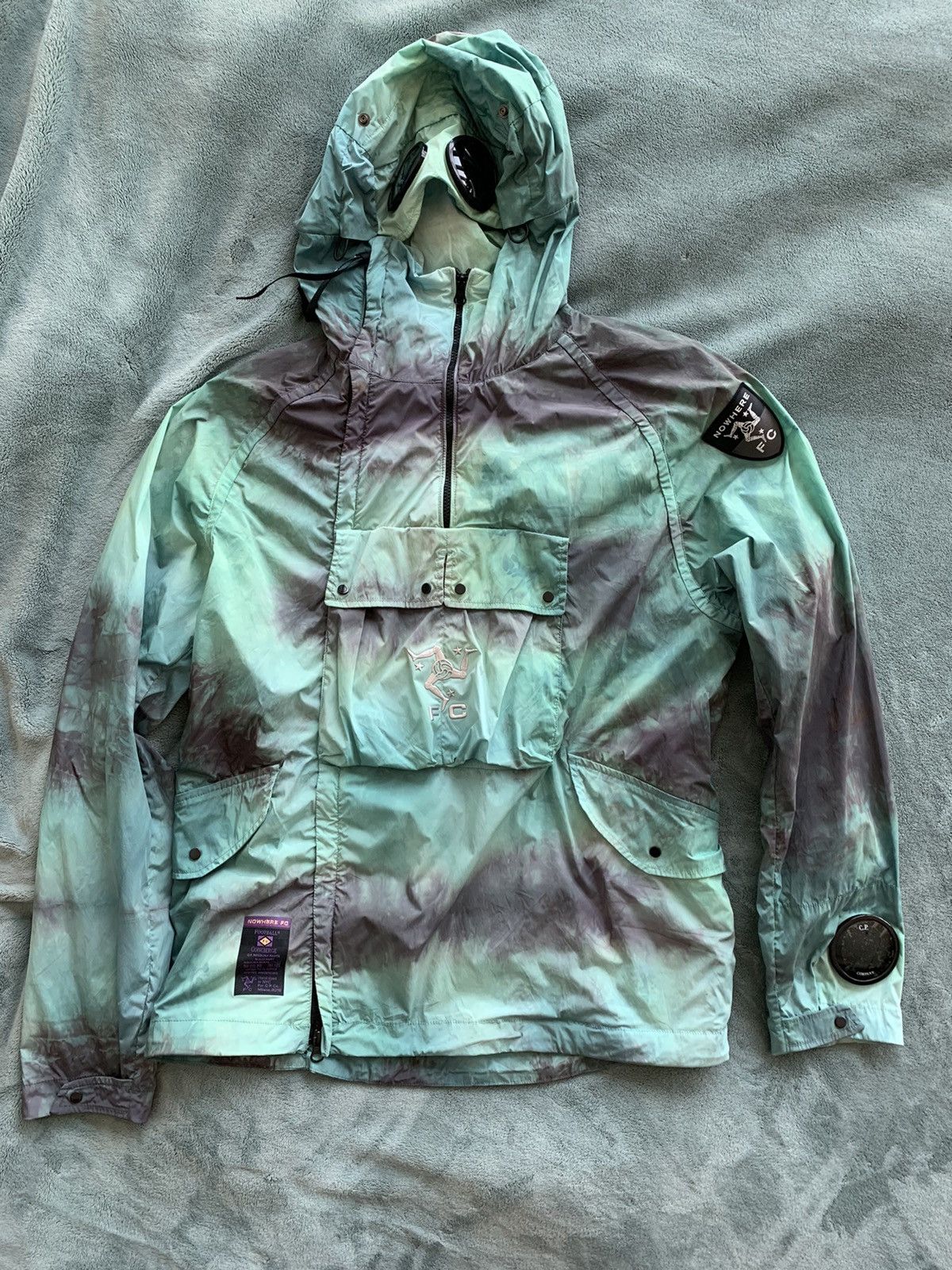 Cp company nyfoil goggle jacket green hotsell