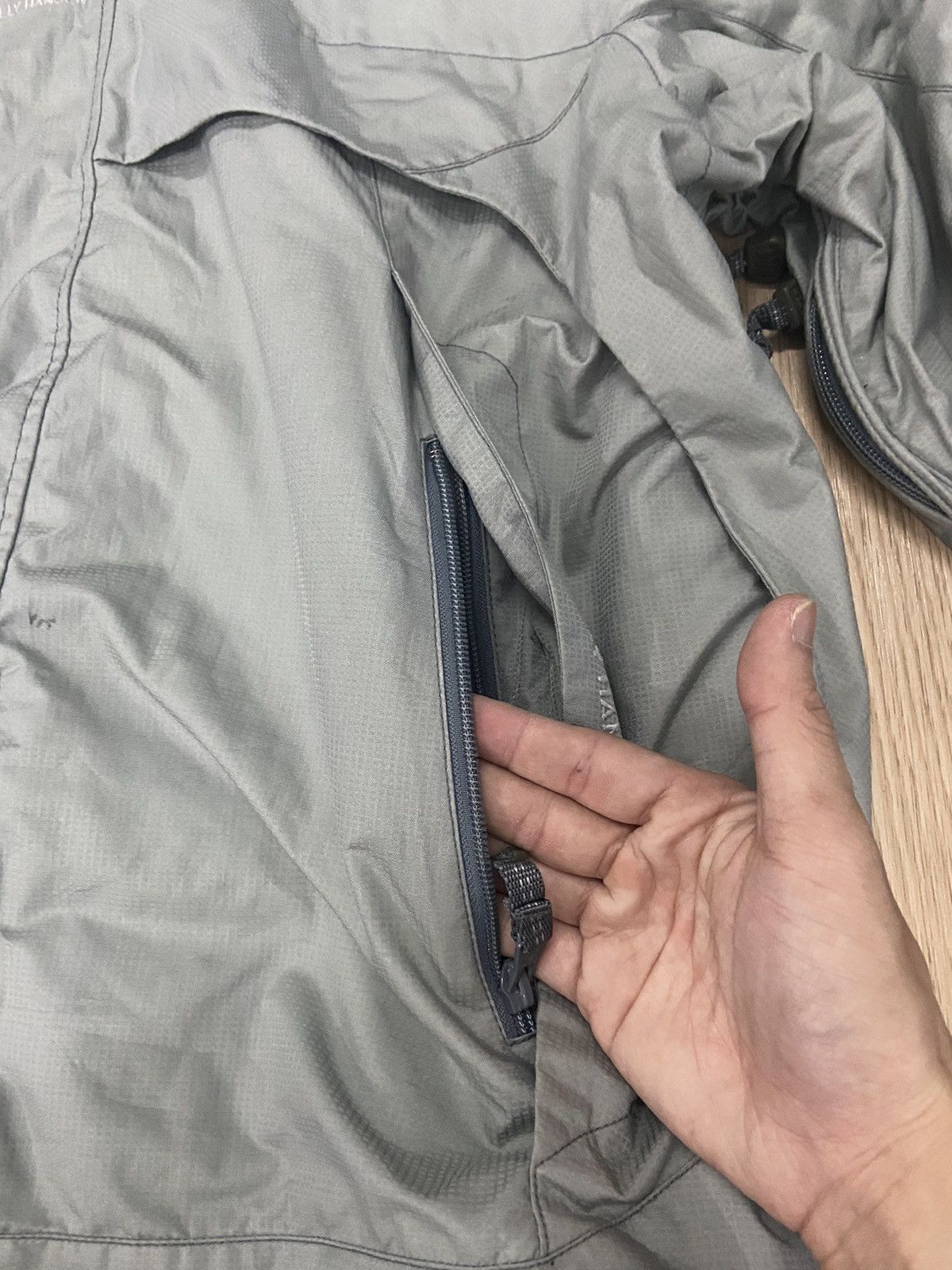 Helly Hansen Helly Hansen waterproof outdoor jacket Size US L / EU 52-54 / 3 - 7 Thumbnail