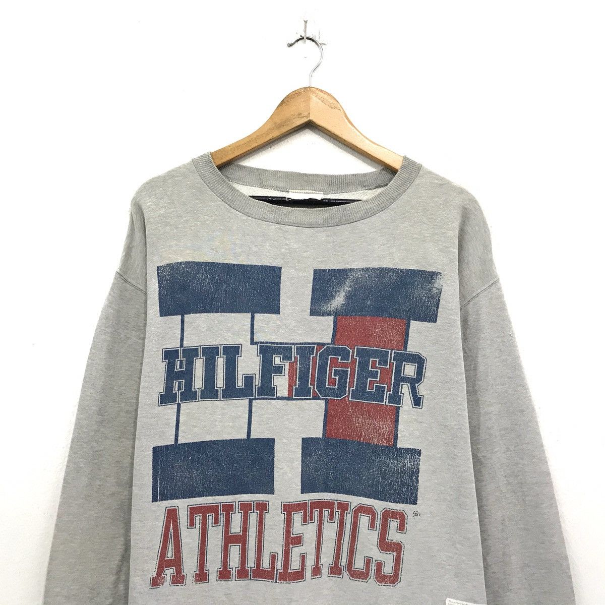 Tommy Hilfiger × Tommy Jeans × Vintage Vintage Tommy Hilfiger Sweatshirt Biglogo Hilfiger Athletic Size US L / EU 52-54 / 3 - 2 Thumbnail