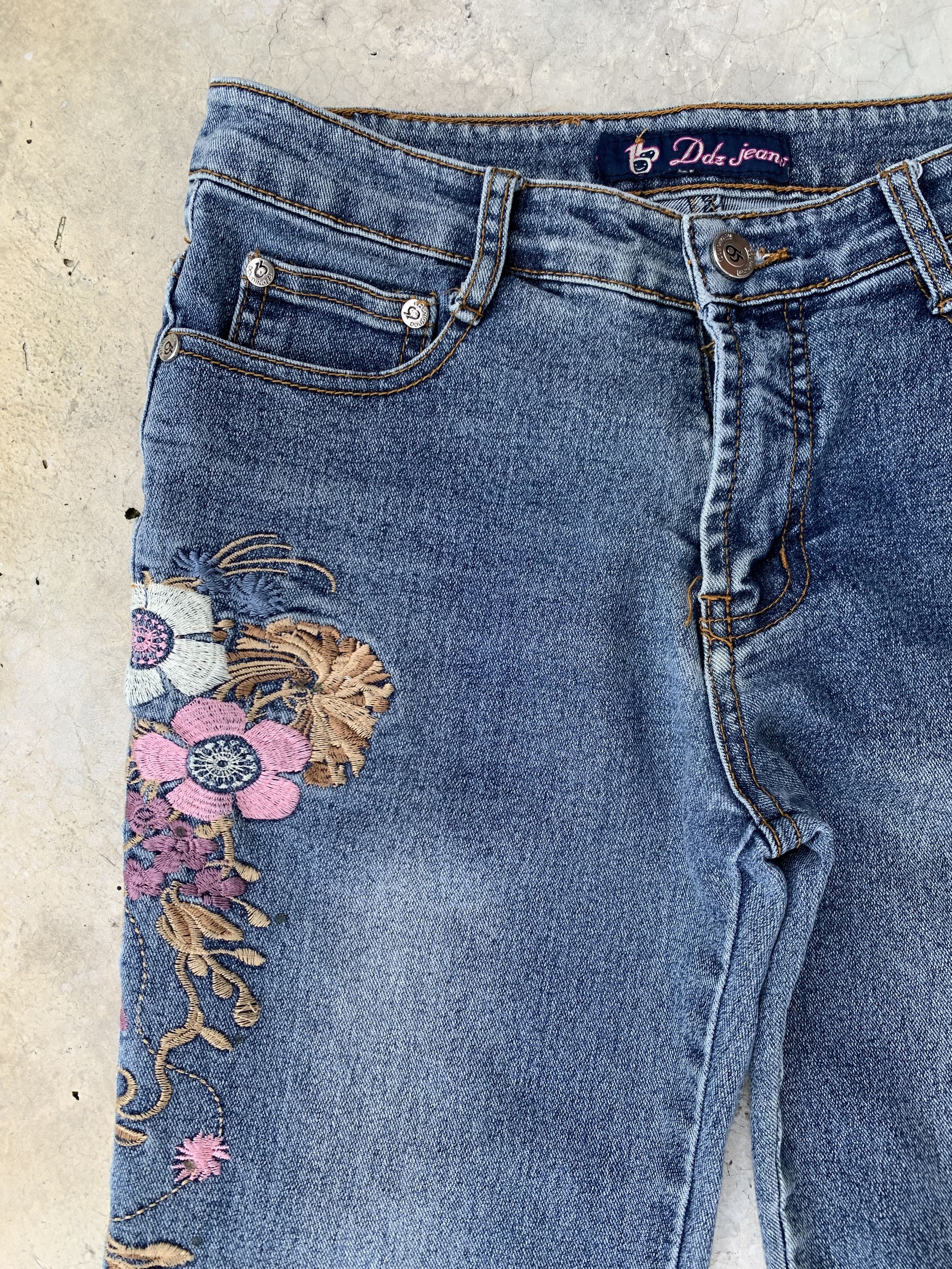 Japanese Brand Vintage DDZ Embroidered Flower Light Denim Jeans Stretchable Size 27" / US 4 / IT 40 - 4 Thumbnail