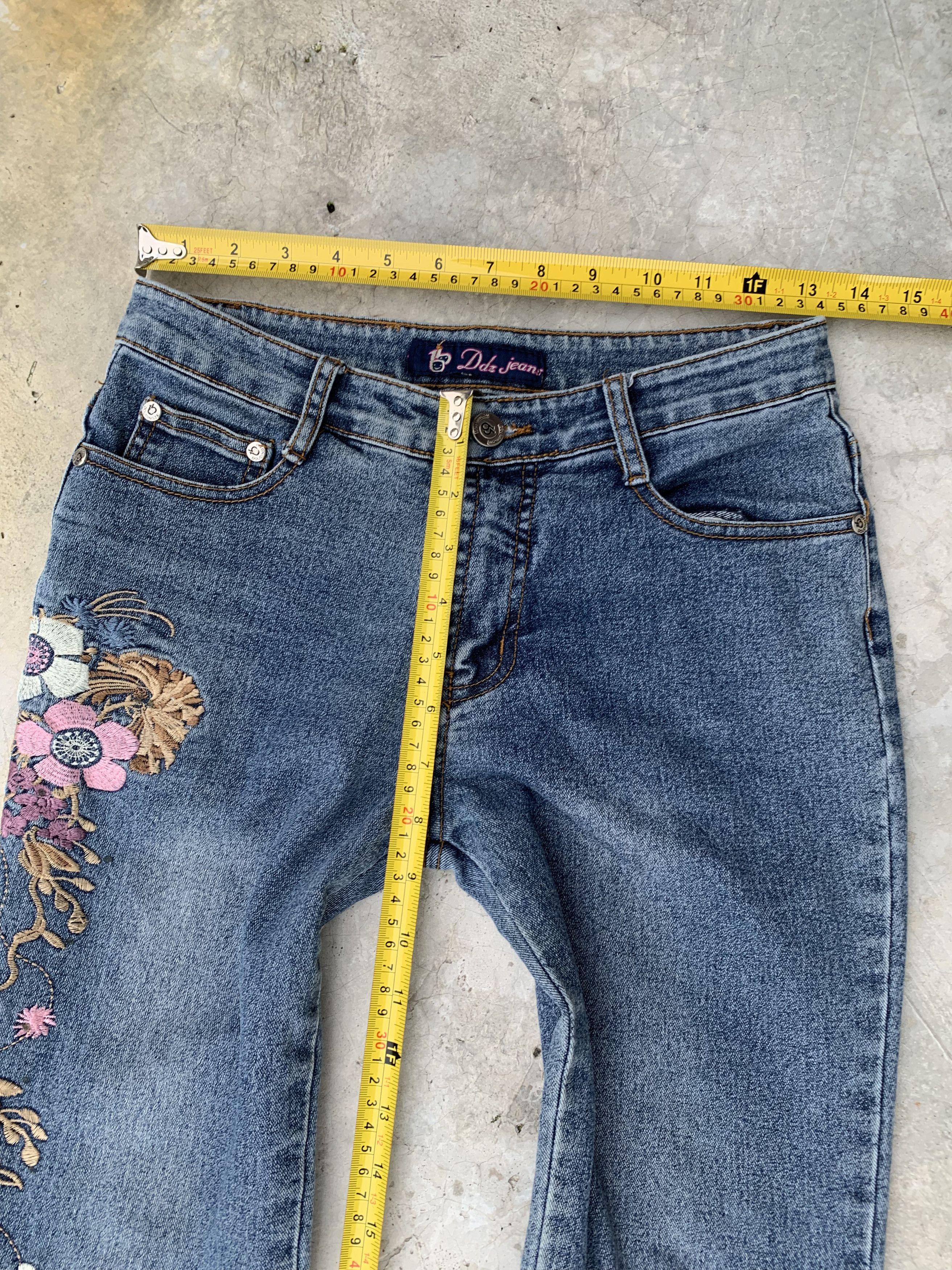 Japanese Brand Vintage DDZ Embroidered Flower Light Denim Jeans Stretchable Size 27" / US 4 / IT 40 - 9 Thumbnail