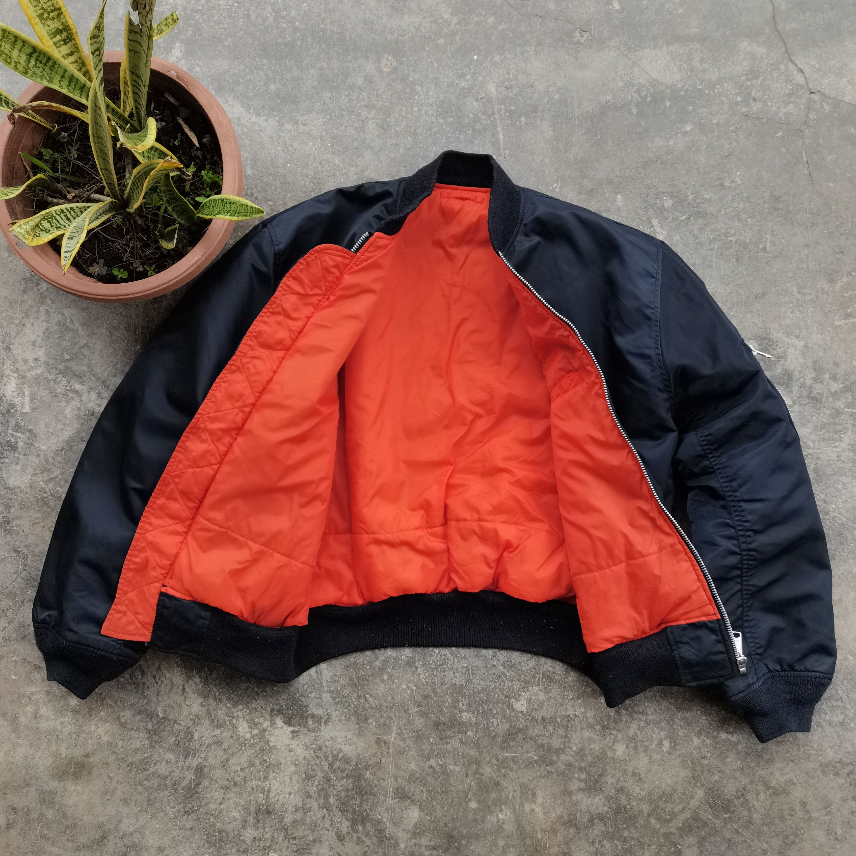 Japanese Brand Archive🔥 Vintage Uniqlo Zipper Up Bomber Jacket Size US L / EU 52-54 / 3 - 2 Thumbnail
