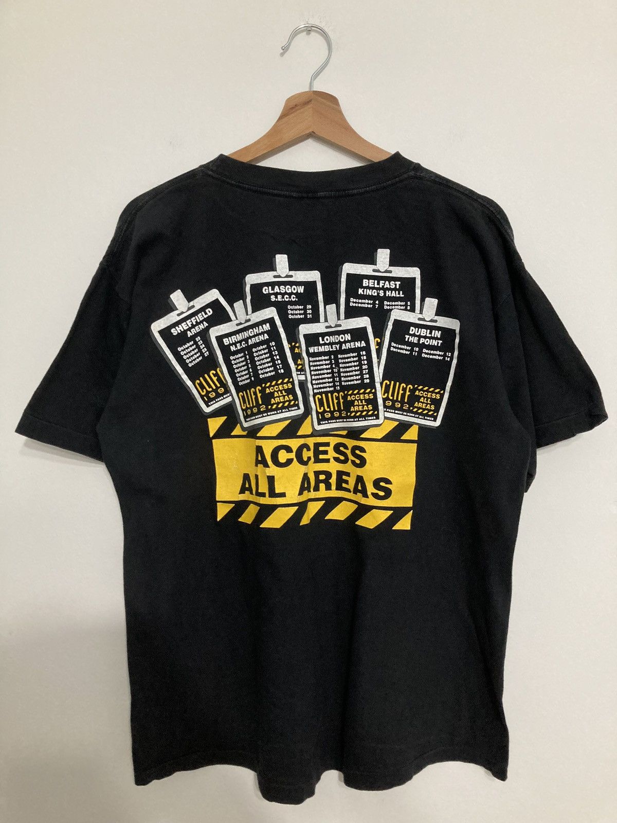 Band Tees Vintage tee Cliff Richard 1992 tour 90s band art artist Size US L / EU 52-54 / 3 - 3 Thumbnail