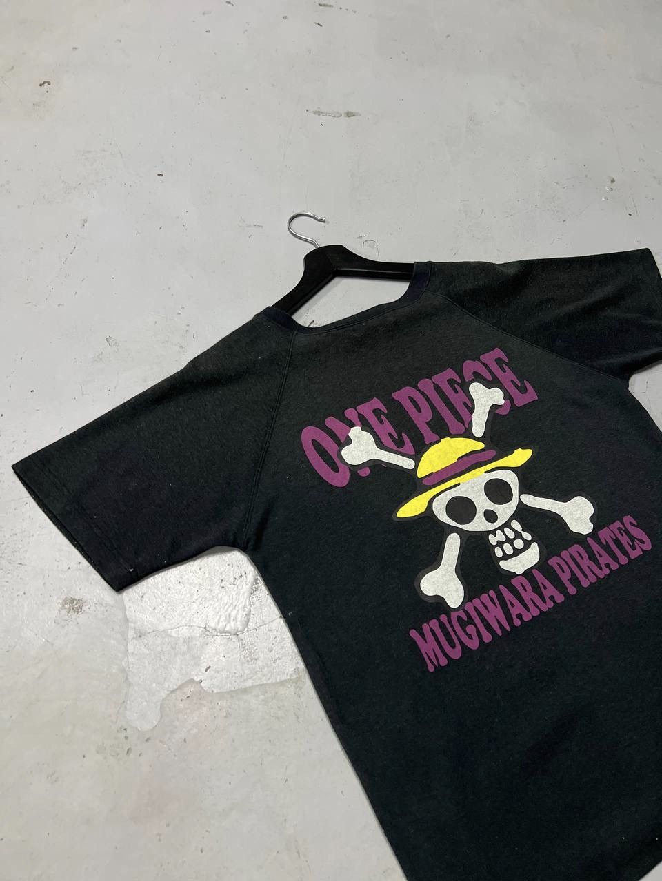 Anime VINTAGE ONE PIECE MUGIWARA PIRATES TEES Size US M / EU 48-50 / 2 - 4 Thumbnail