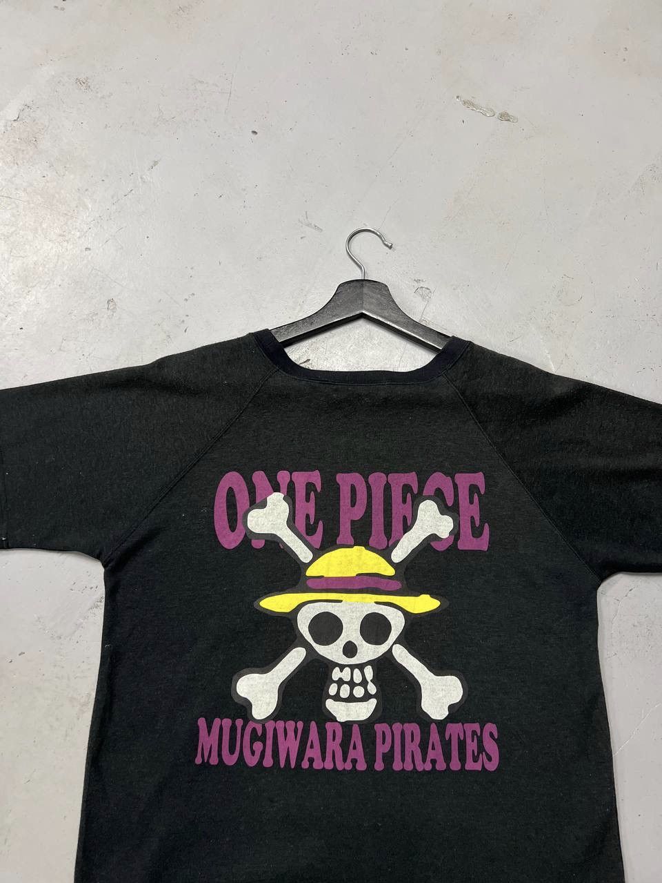 Anime VINTAGE ONE PIECE MUGIWARA PIRATES TEES Size US M / EU 48-50 / 2 - 3 Thumbnail