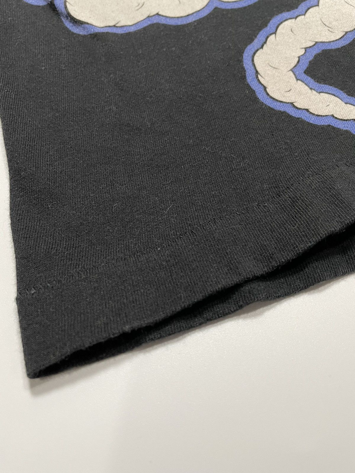 Kaws Vintage Rare Kaws X Uniqlo shirt big logo print ovp Size US S / EU 44-46 / 1 - 4 Thumbnail