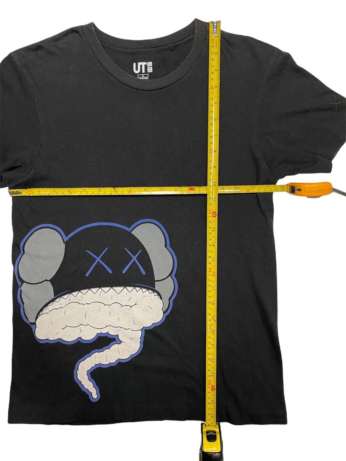 Kaws Vintage Rare Kaws X Uniqlo shirt big logo print ovp Size US S / EU 44-46 / 1 - 10 Thumbnail