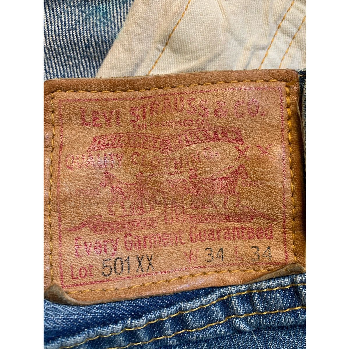 Levi's LEVI’S VINTAGE “1985” 501XX ARCHIVAL MODEL SELVEDGE JEANS Size US 34 / EU 50 - 2 Thumbnail