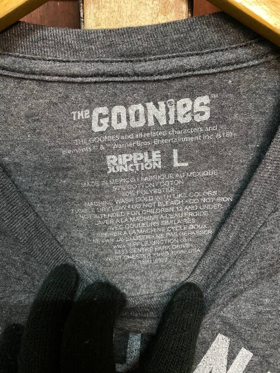 Warner Bros THE GOONIES NEVER SAY DIE TEE Size US L / EU 52-54 / 3 - 8 Thumbnail