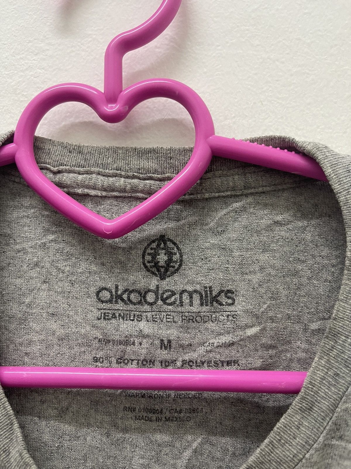 Akademiks Rare Vintage AKADEMIKS 1999 Spell Out Big Logo Tee Size US M / EU 48-50 / 2 - 3 Thumbnail