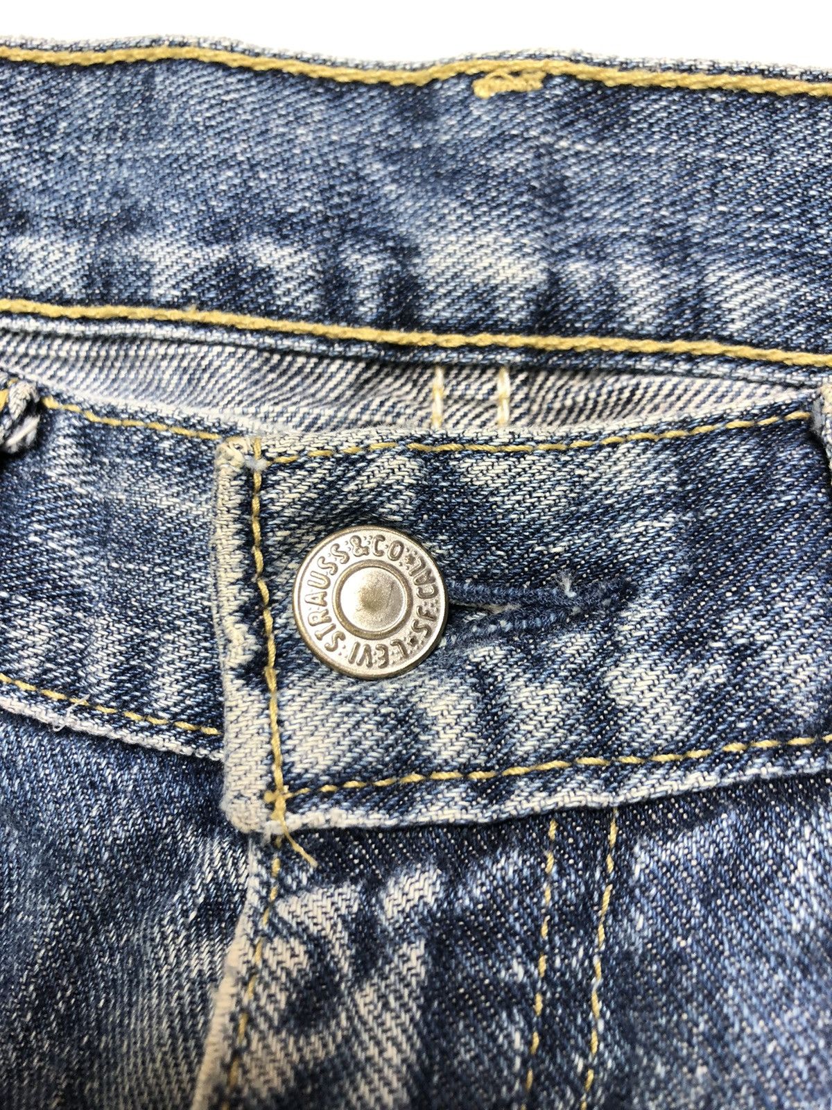 Levi's × Vintage VINTAGE 90s LEVIS 533 BLUE WASH DISTRESSED DENIM Size US 30 / EU 46 - 8 Thumbnail