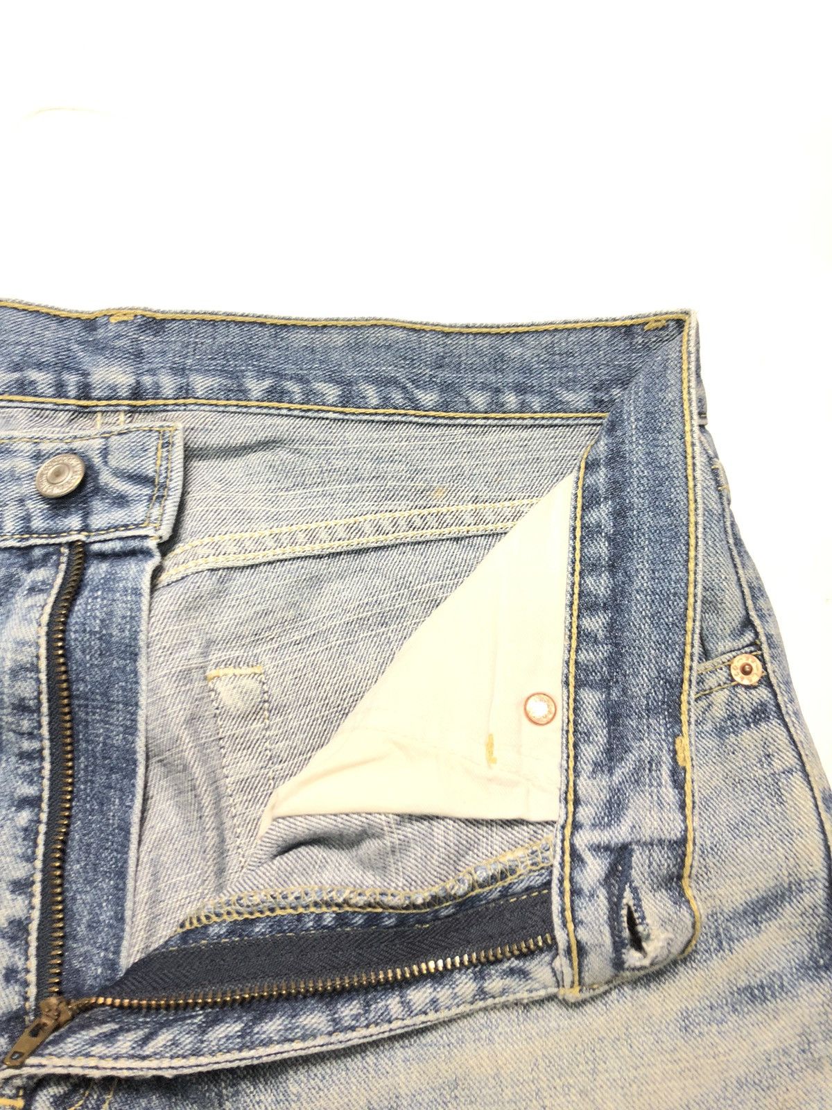 Levi's × Vintage VINTAGE 90s LEVIS 533 BLUE WASH DISTRESSED DENIM Size US 30 / EU 46 - 9 Thumbnail