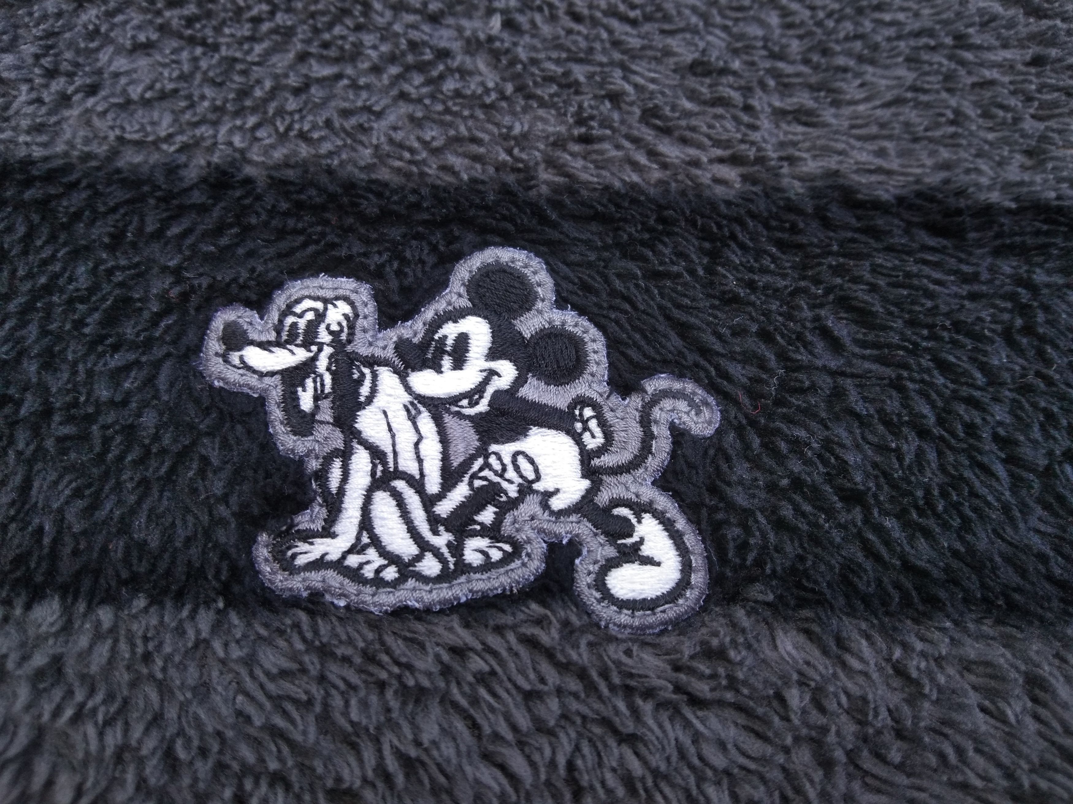 Disney × Uniqlo MICKEY MOUSE FAUX FUR LONG-SLEEVED T-SHIRT Size US M / EU 48-50 / 2 - 8 Thumbnail