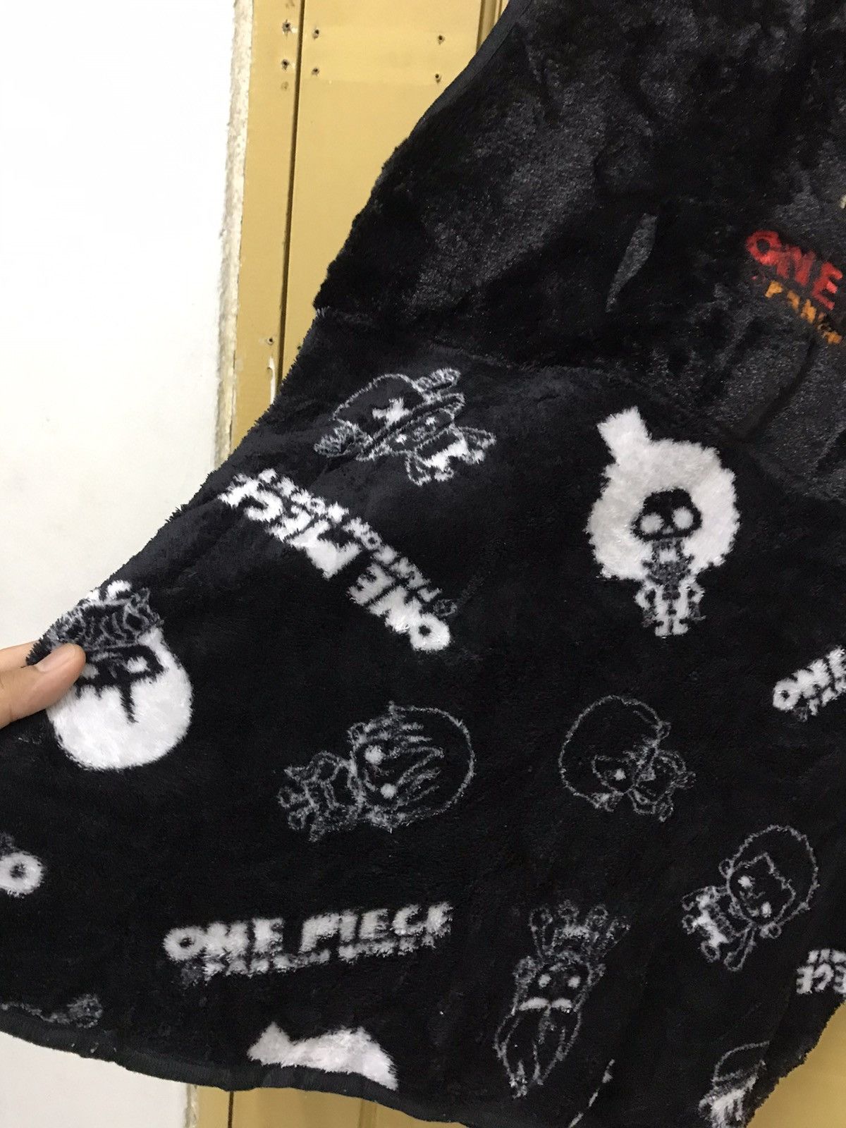 Anime Vintage One Piece Embroidery Fleece Vest Jacket Size US L / EU 52-54 / 3 - 6 Thumbnail