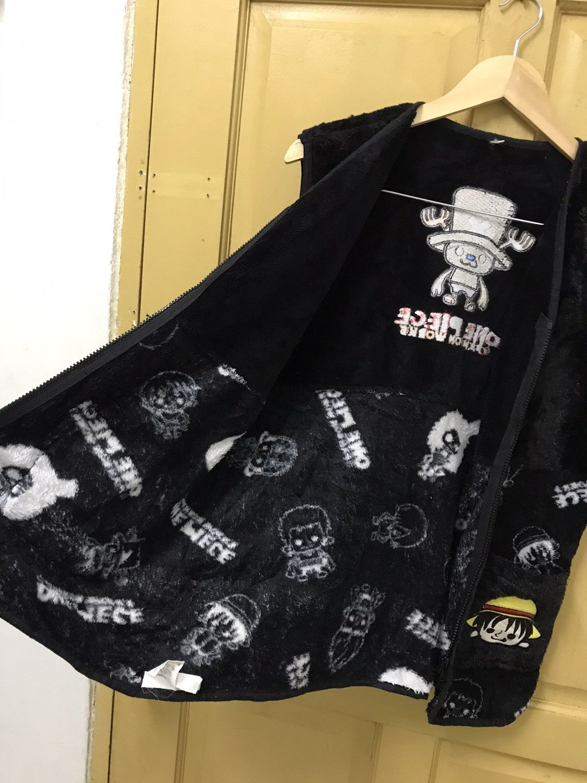 Anime Vintage One Piece Embroidery Fleece Vest Jacket Size US L / EU 52-54 / 3 - 17 Thumbnail