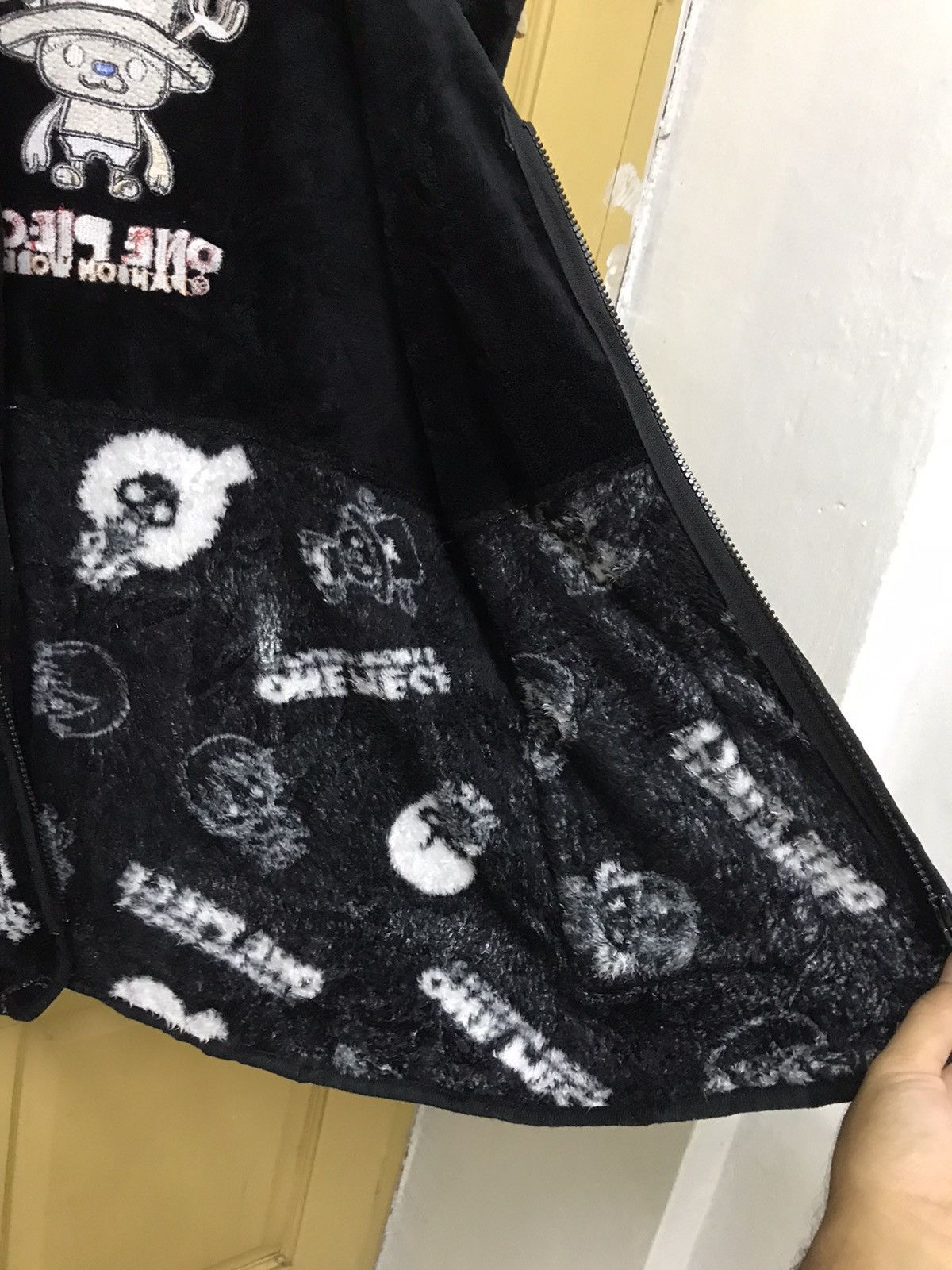Anime Vintage One Piece Embroidery Fleece Vest Jacket Size US L / EU 52-54 / 3 - 16 Thumbnail