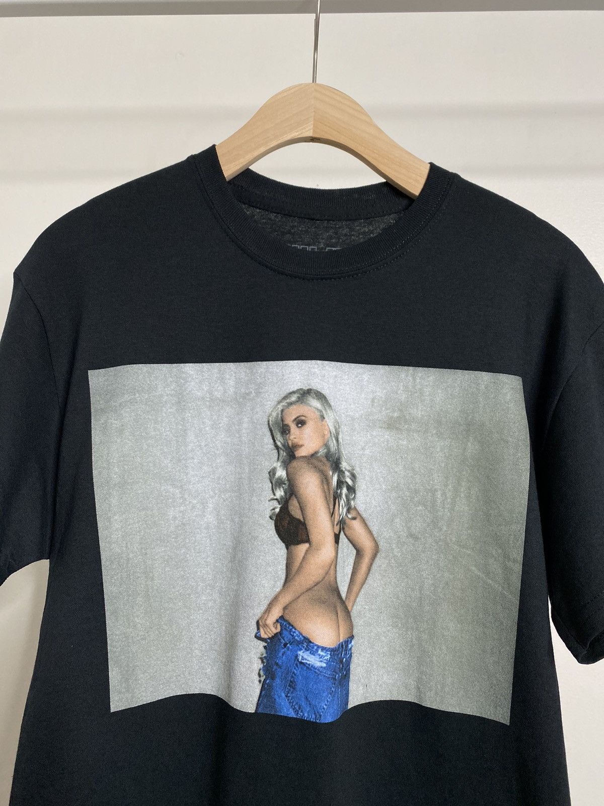 Kendall And Kylie Kylie Jenner Cheeks T Shirt Size Medium DS Size US M / EU 48-50 / 2 - 1 Thumbnail