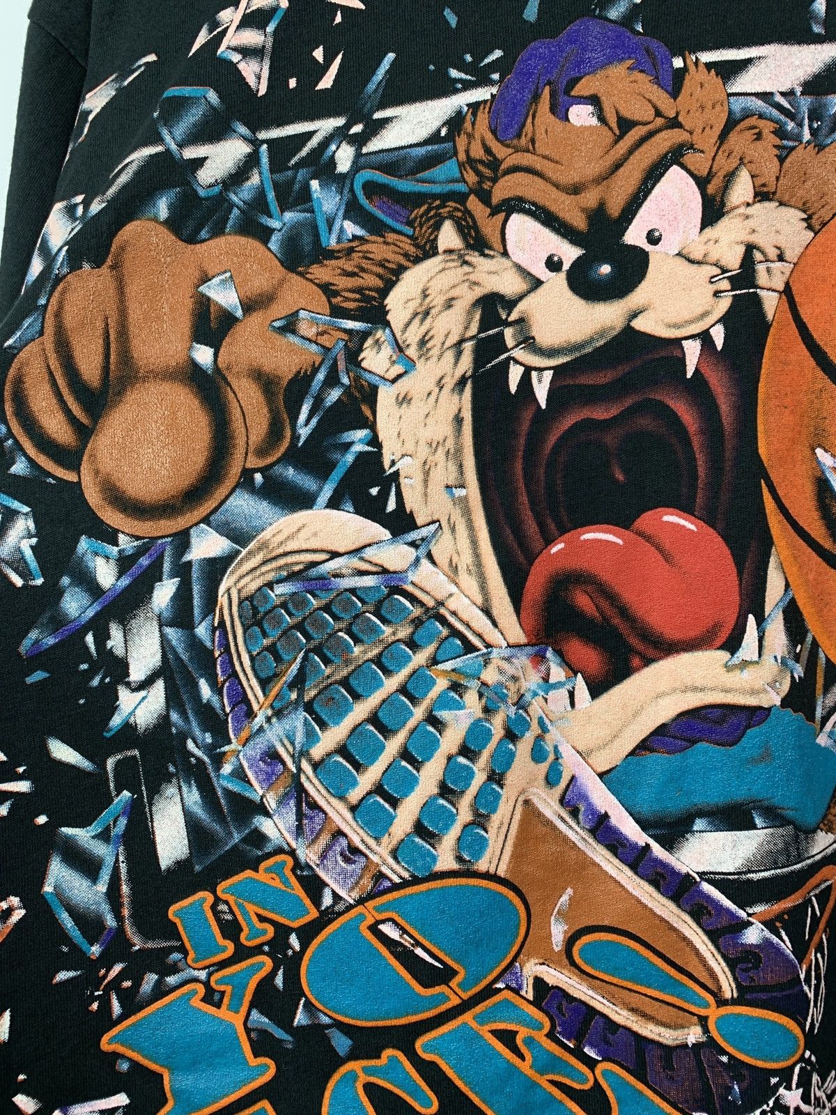 NBA 1993 Vintage Taz In Yo Face NBA Space Jam Single Stitch Tee Size US L / EU 52-54 / 3 - 10 Thumbnail