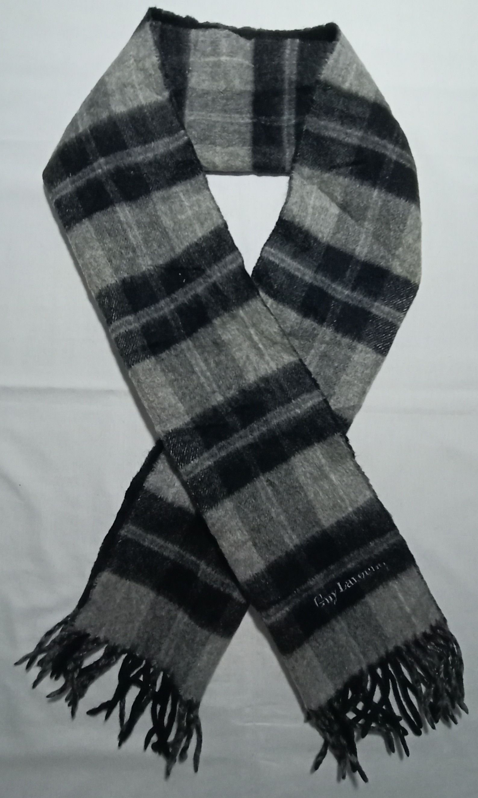 Designer Guy Laroche Scarf/Muffler Size ONE SIZE - 1 Thumbnail