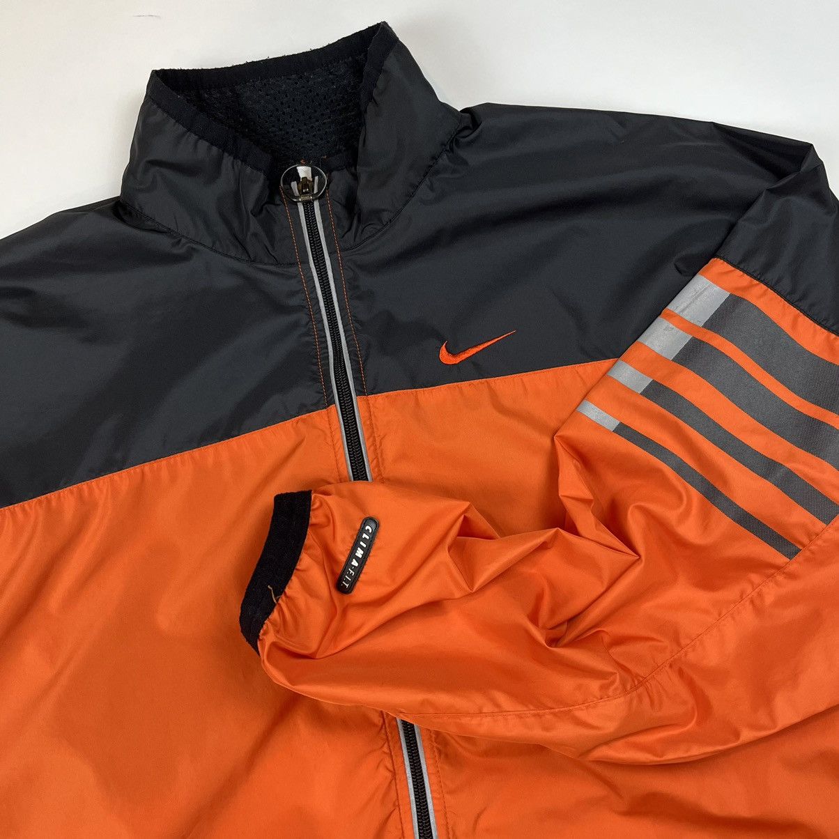 Nike Vintage Nike Jacket Windbreaker Center Swoosh Size L Size US L / EU 52-54 / 3 - 3 Thumbnail