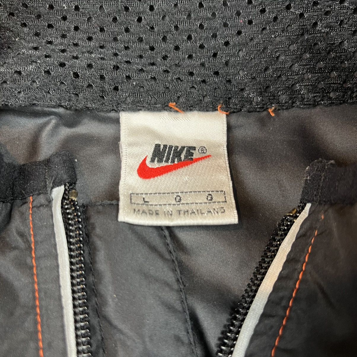Nike Vintage Nike Jacket Windbreaker Center Swoosh Size L Size US L / EU 52-54 / 3 - 6 Thumbnail