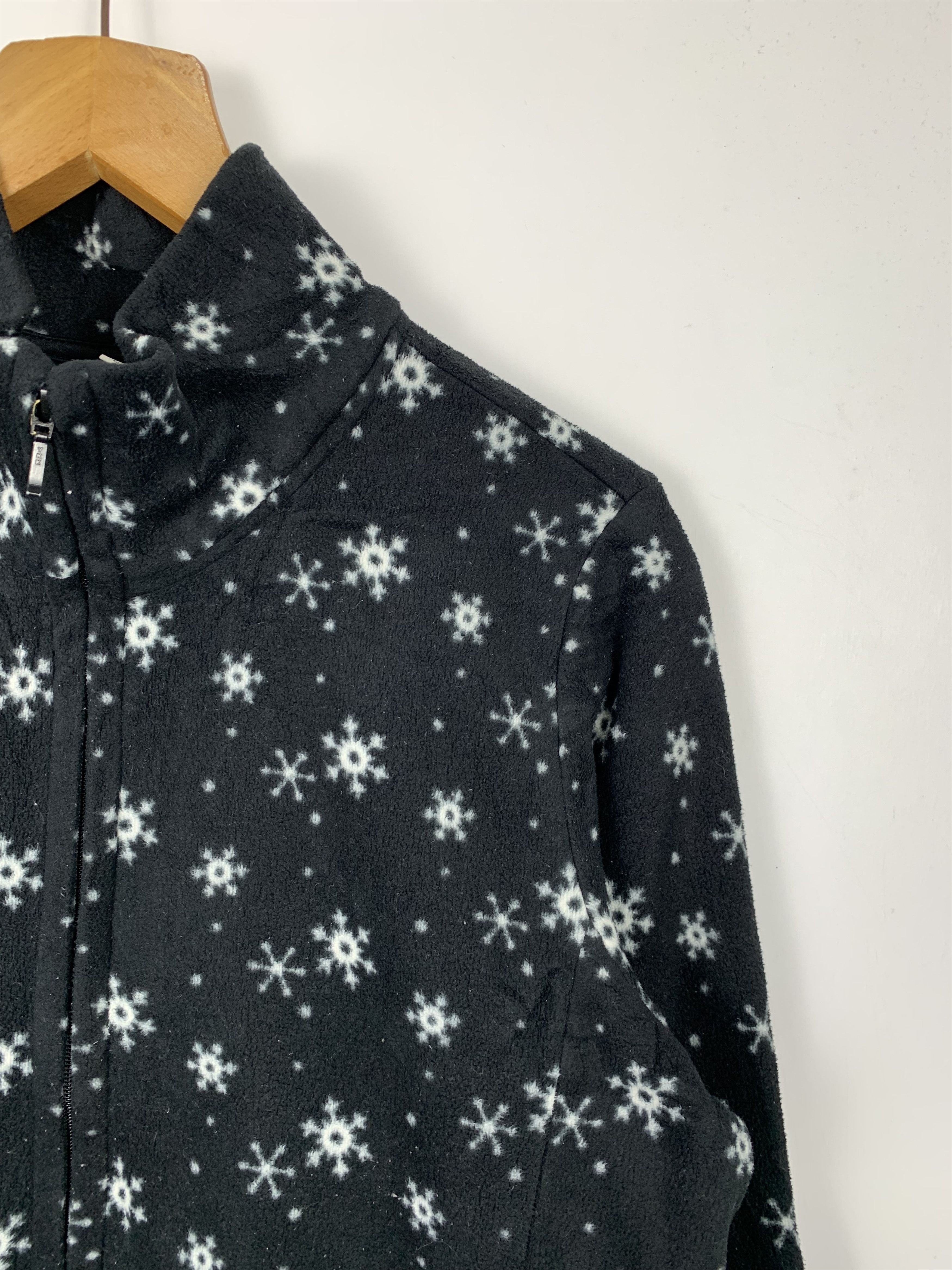 Japanese Brand UNIQLO Snowflake Sweater Size US L / EU 52-54 / 3 - 4 Thumbnail
