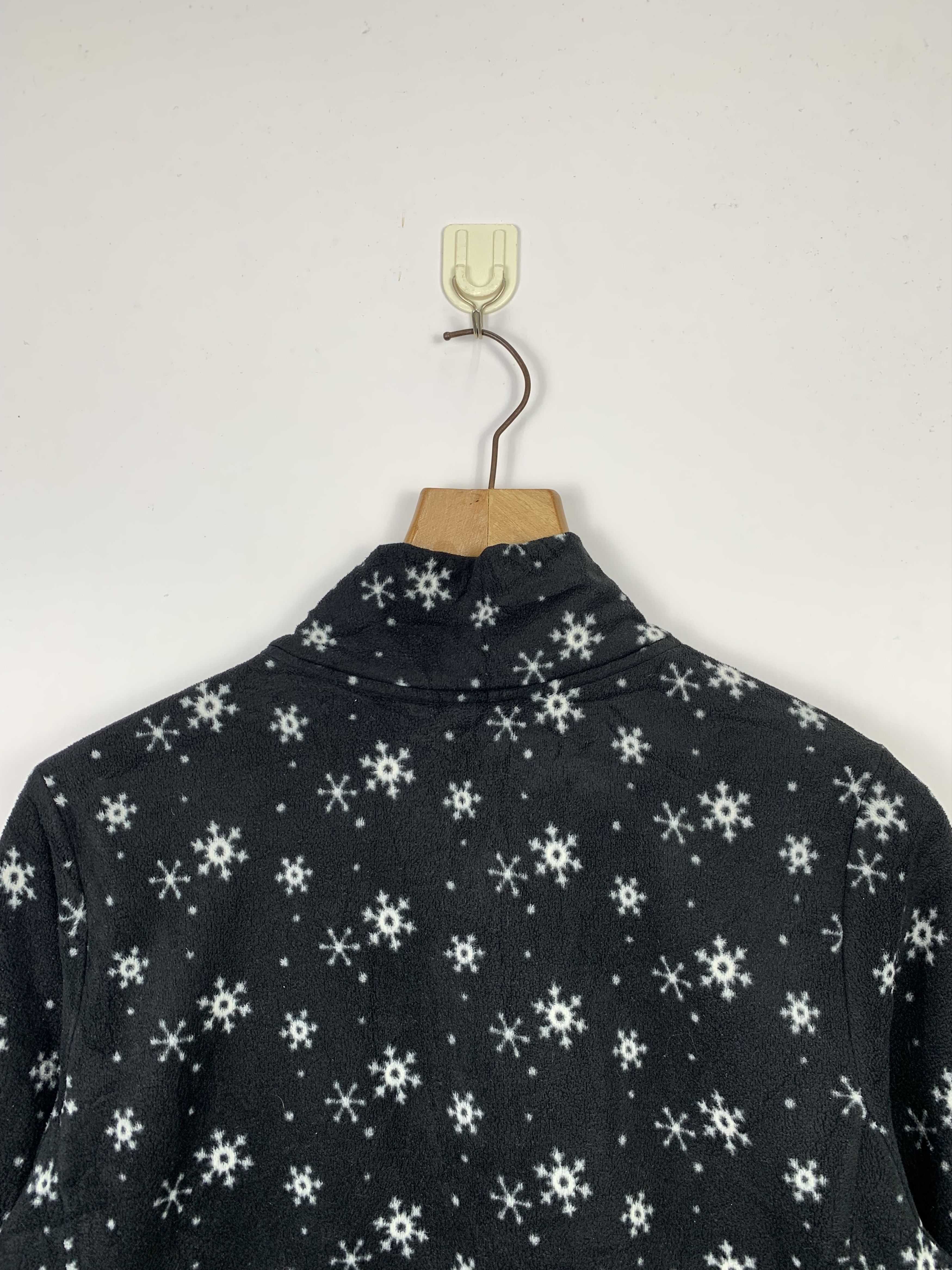 Japanese Brand UNIQLO Snowflake Sweater Size US L / EU 52-54 / 3 - 8 Thumbnail