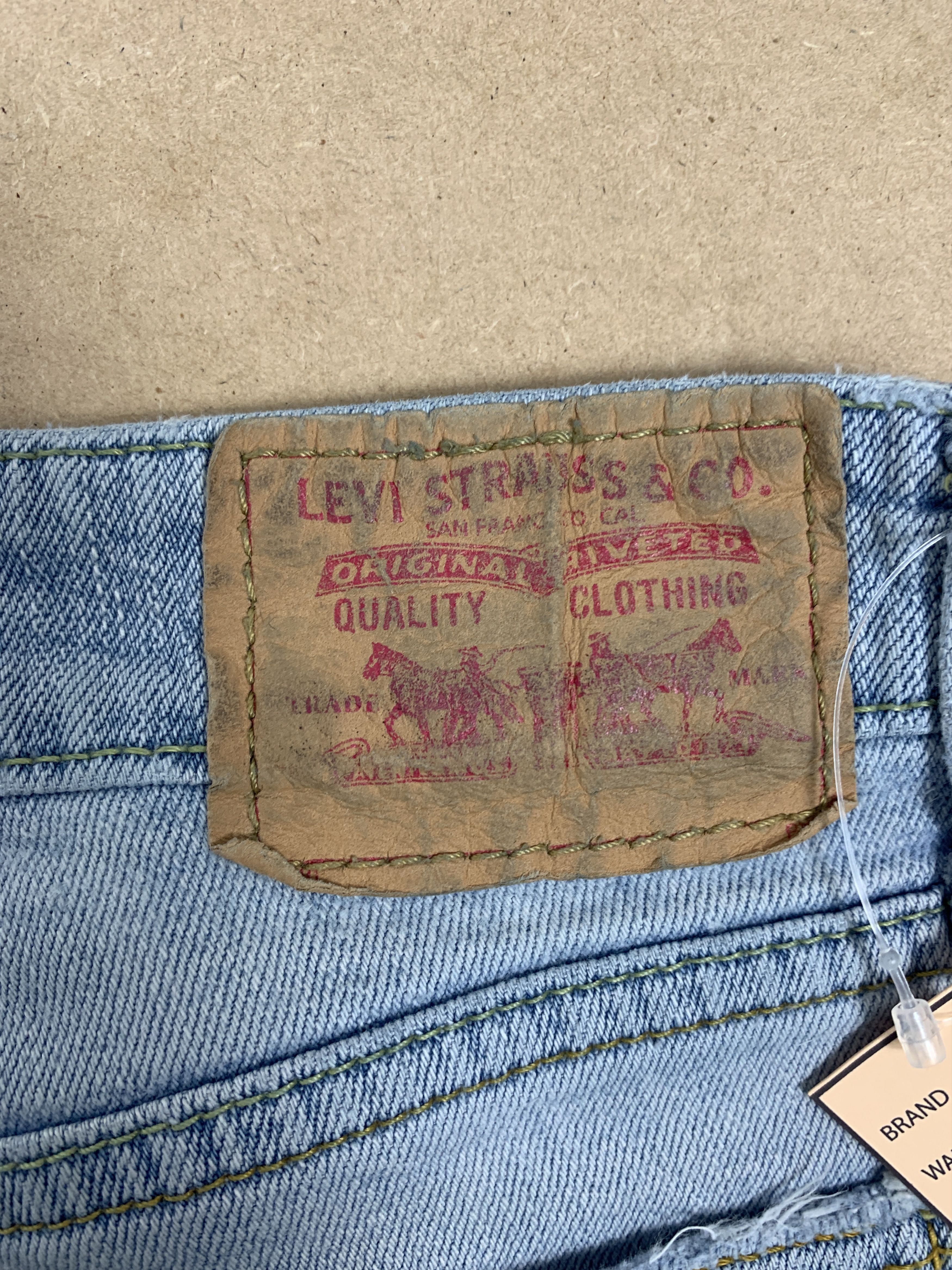 Levi's Vintage Levis 318 Bootcut Distressed Light Wash Jeans P0179 Size 27" / US 4 / IT 40 - 8 Thumbnail