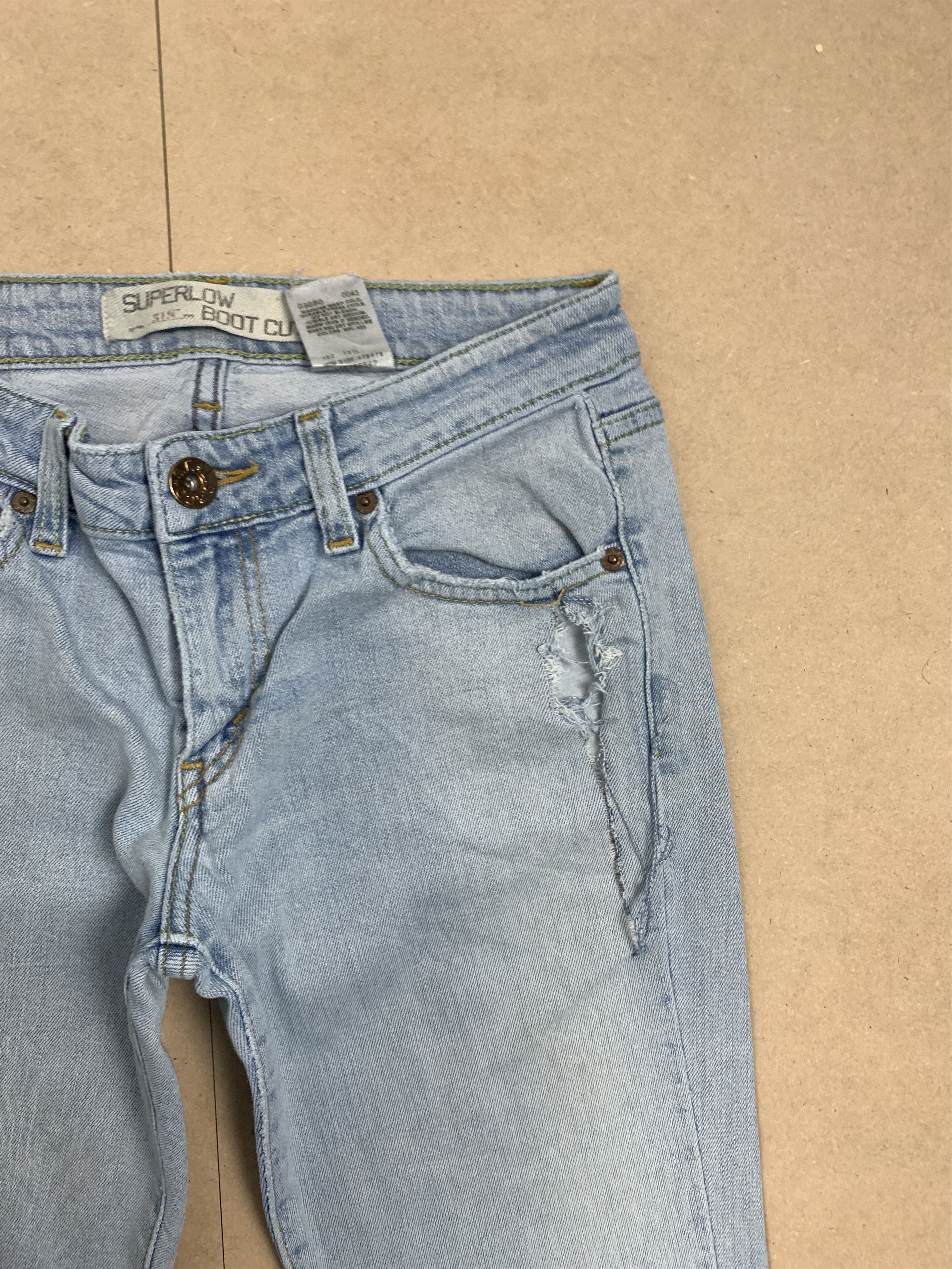 Levi's Vintage Levis 318 Bootcut Distressed Light Wash Jeans P0179 Size 27" / US 4 / IT 40 - 4 Thumbnail