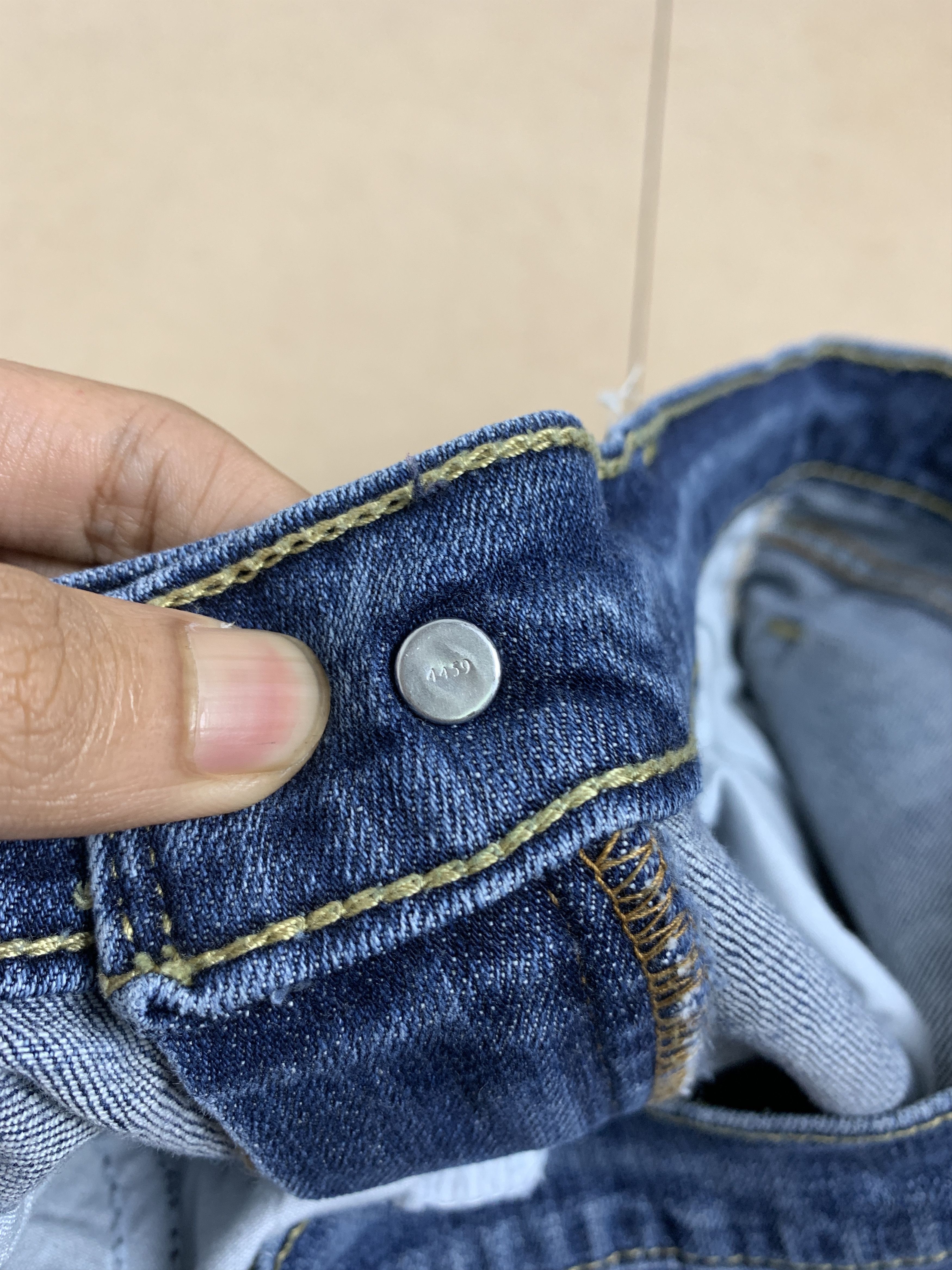 Levi's Vintage LEVI'S 505 Distressed Faded Mid Wash Jeans Size US 28 / EU 44 - 13 Thumbnail