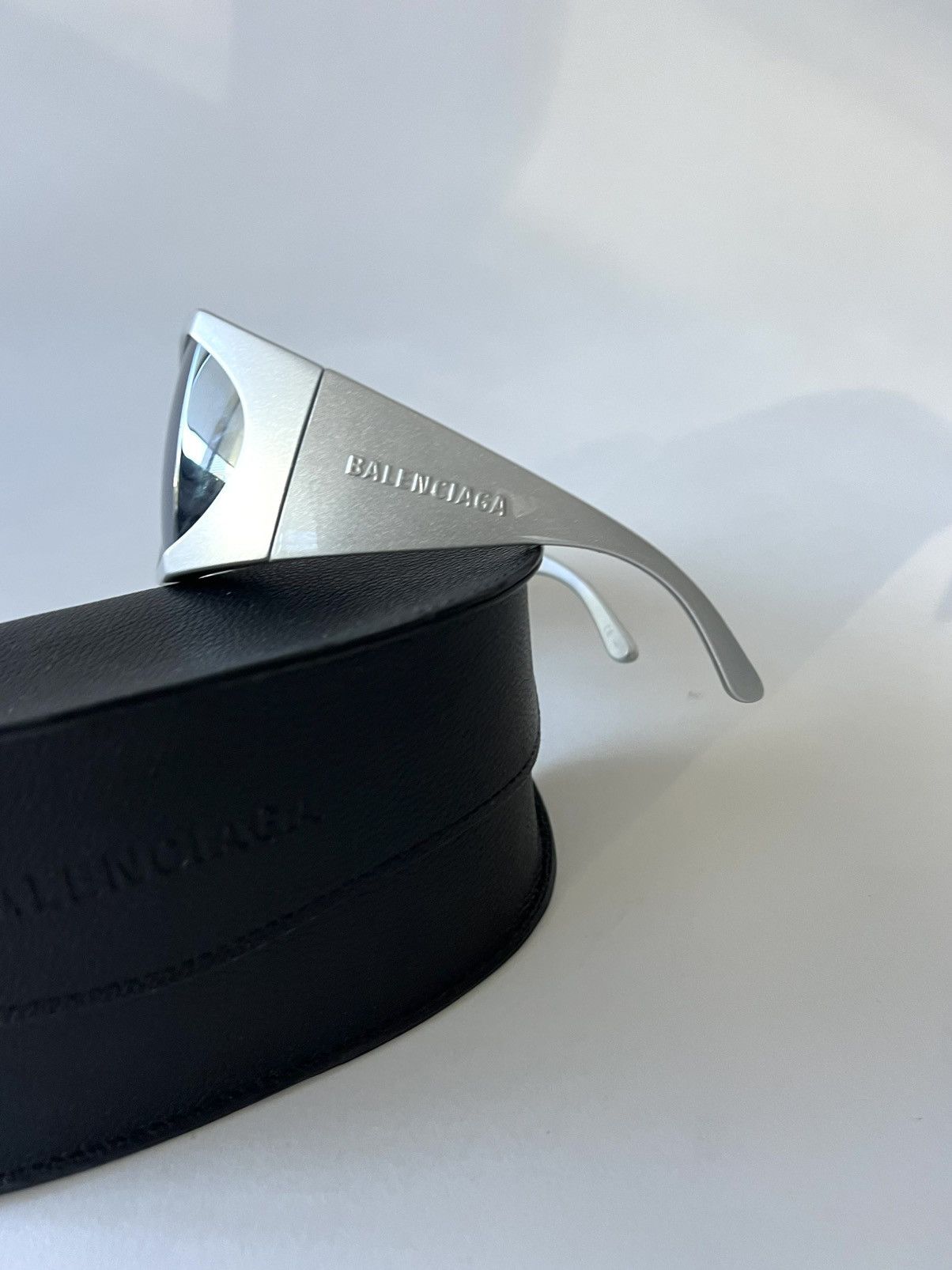 Balenciaga Balenciaga VOID Butterfly Sunglasses Size ONE SIZE - 9 Thumbnail