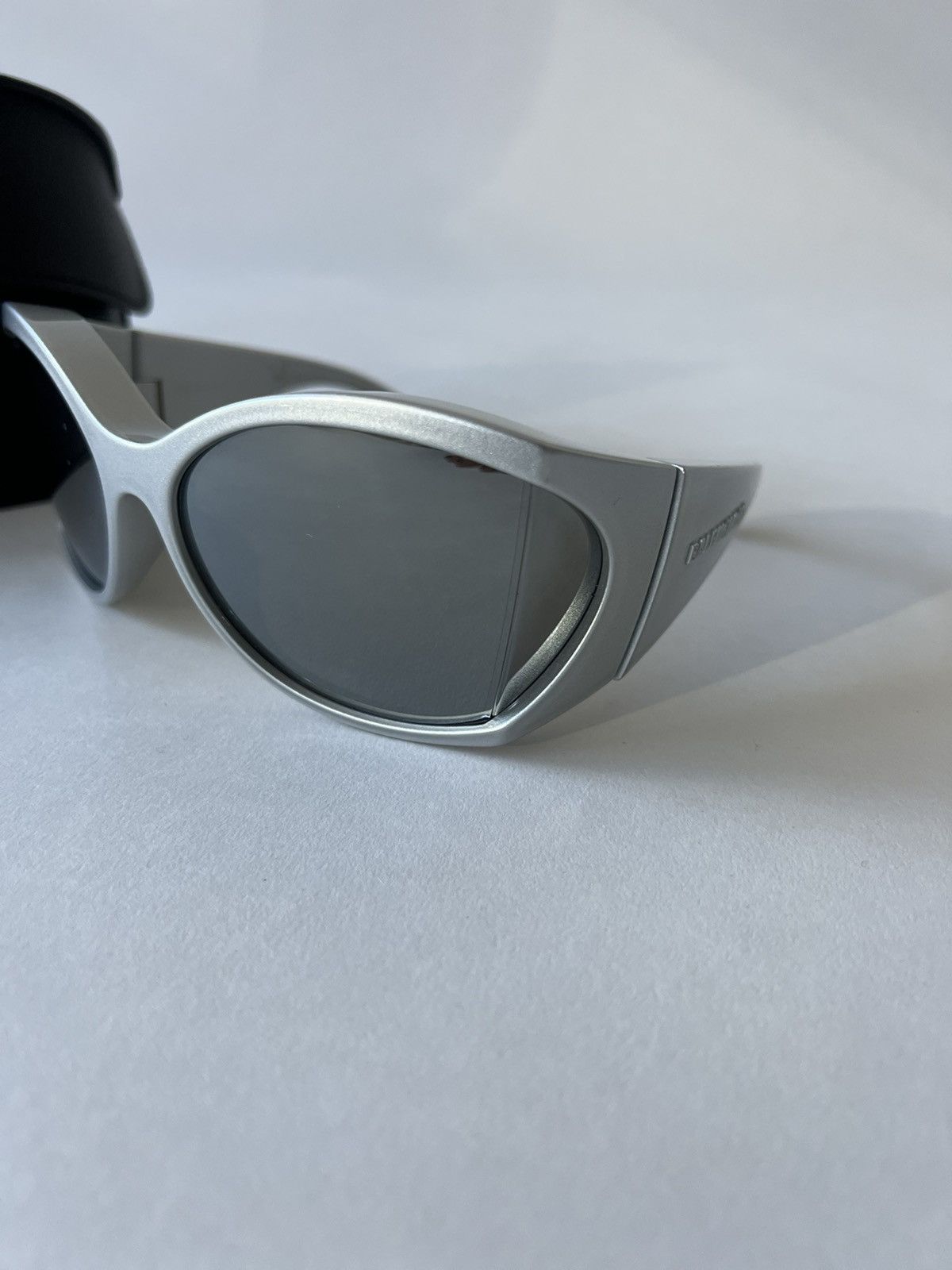 Balenciaga Balenciaga VOID Butterfly Sunglasses Size ONE SIZE - 5 Thumbnail