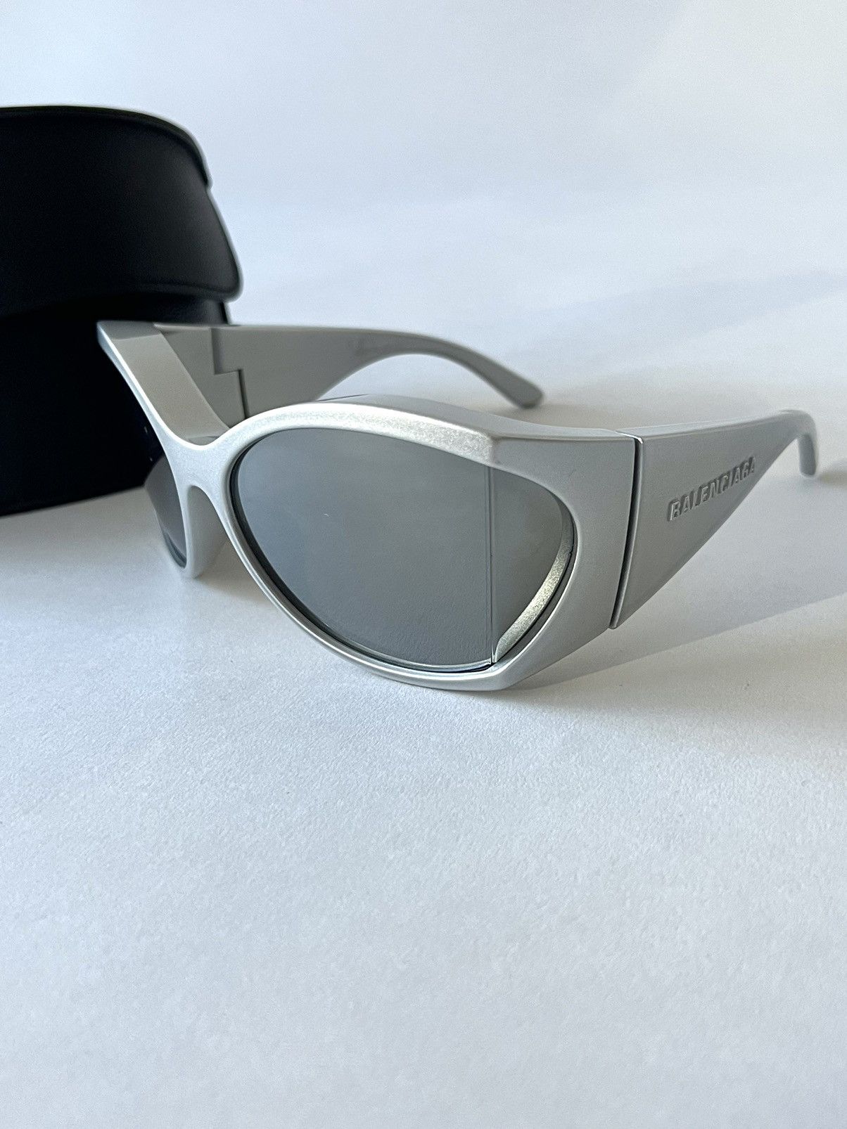 Balenciaga Balenciaga VOID Butterfly Sunglasses Size ONE SIZE - 4 Thumbnail