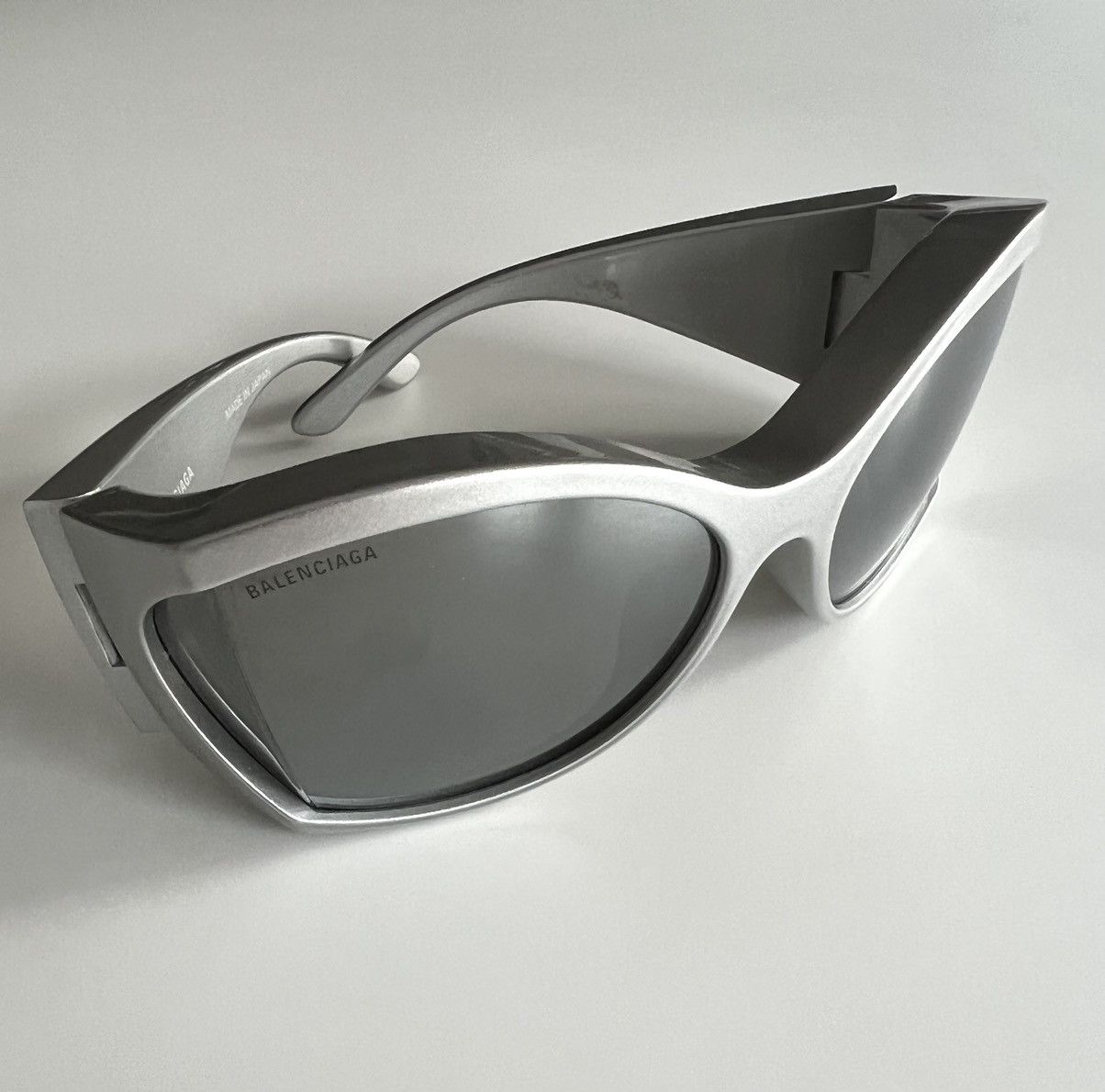 Balenciaga Balenciaga VOID Butterfly Sunglasses Size ONE SIZE - 3 Thumbnail