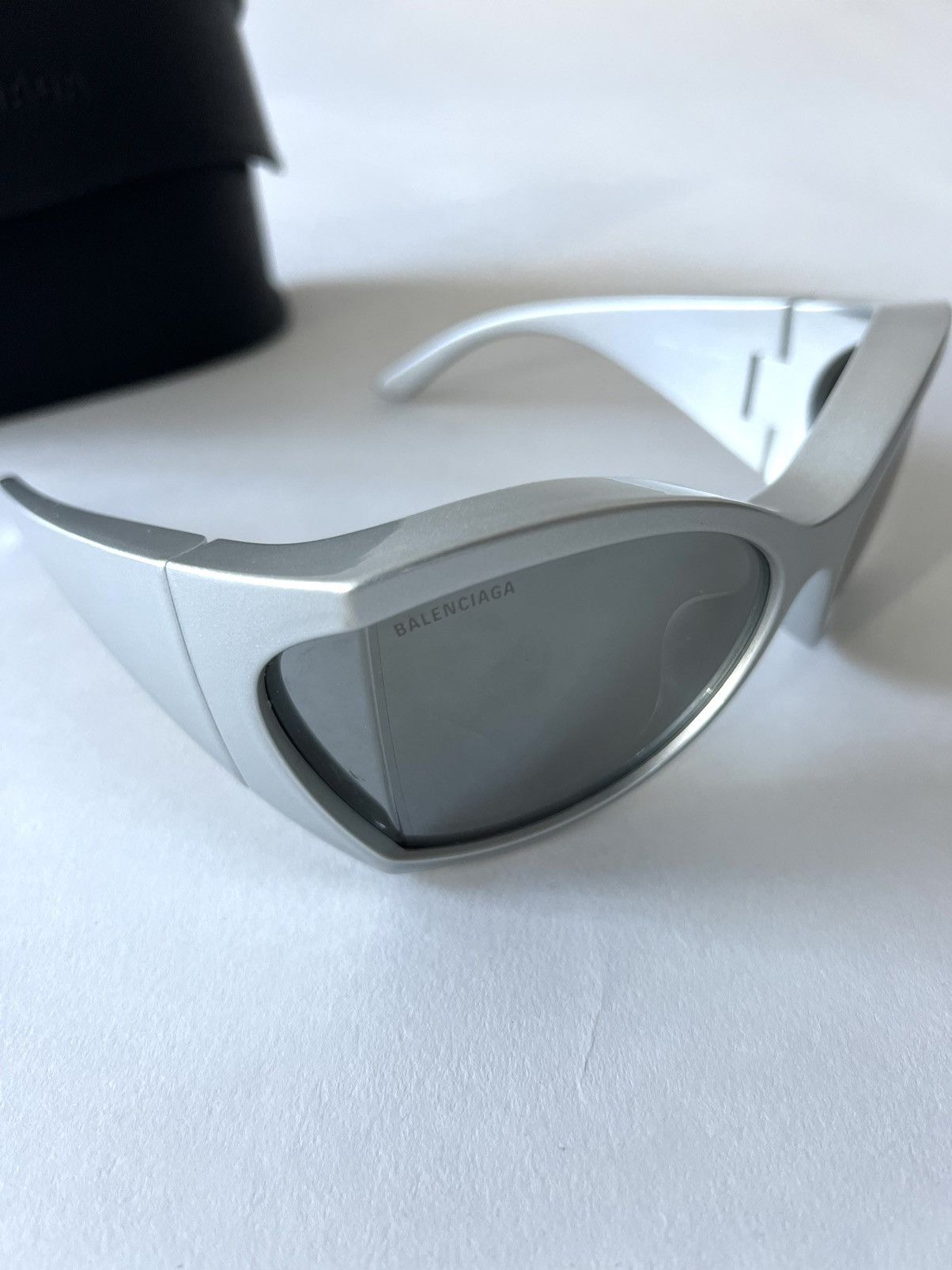Balenciaga Balenciaga VOID Butterfly Sunglasses Size ONE SIZE - 6 Thumbnail