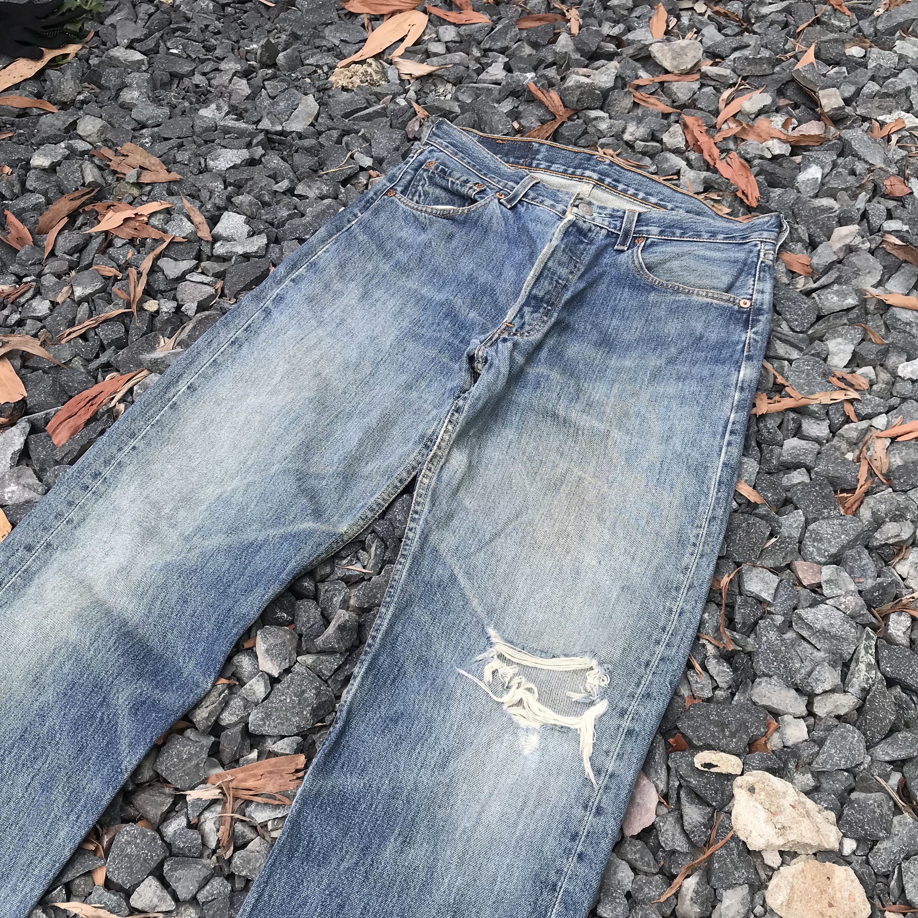 Levi's Vintage Levis 501 distressed ripped jean kurt cobain style Size US 32 / EU 48 - 4 Thumbnail