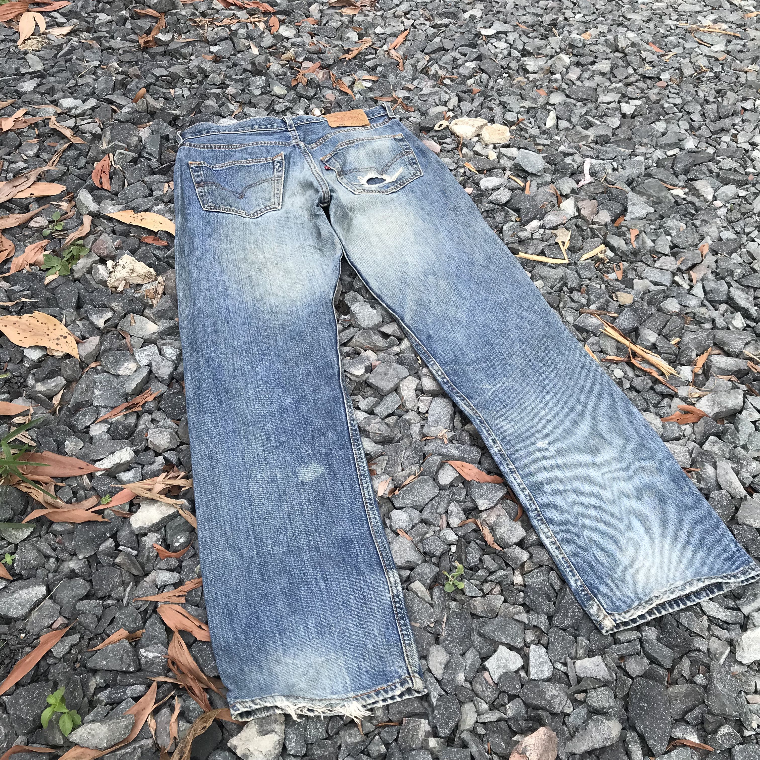 Levi's Vintage Levis 501 distressed ripped jean kurt cobain style Size US 32 / EU 48 - 9 Thumbnail