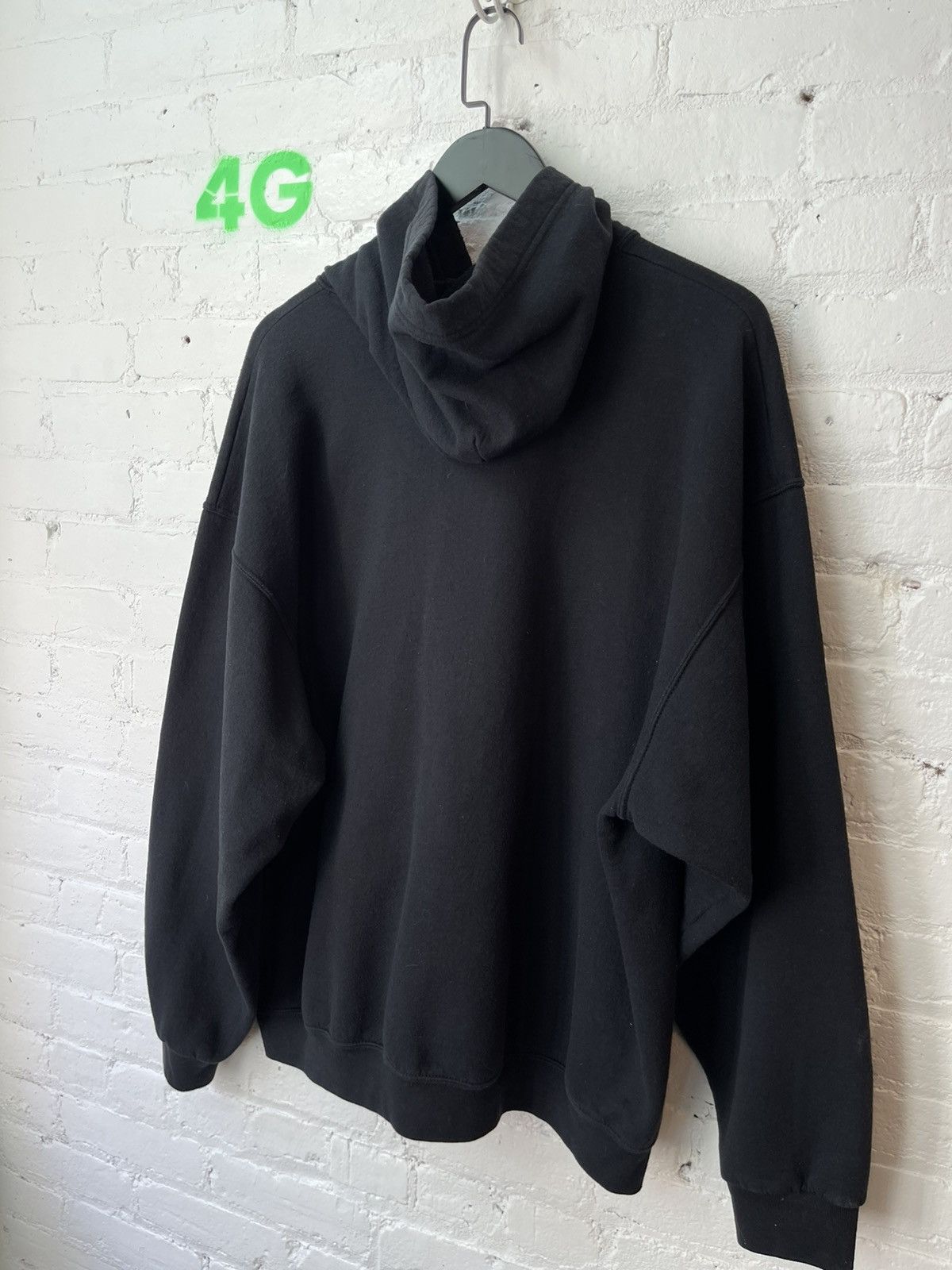 Vintage Vintage GOD BELONGS IN MY CITY Hoodie XL Black THRASHED Size US XL / EU 56 / 4 - 5 Thumbnail